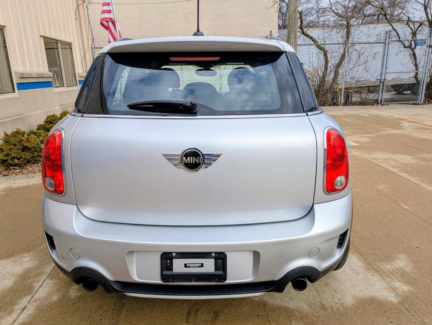 2015 Silver Metallic /Carbon Black Leather Mini Countryman S ALL4 (WMWZC5C59FW) with an 1.6L L4 DOHC 16V TURBO engine, 6-speed Manual transmission, located at 603 Amelia Street, Plymouth, MI, 48170, (734) 459-5520, 42.378841, -83.464546 - Vehicles shown by appointment - Please call ahead - 734-459-5520, text 734-658-4573 or contact us via our web site at: http://www.selectmotors.com for complete Inventory, Photos, Videos and FREE Carfax Reports. 2015 MINI Cooper Countryman "S" ALL4 Sport Package, 156K miles, Manual 6-speed trans, - Photo#11