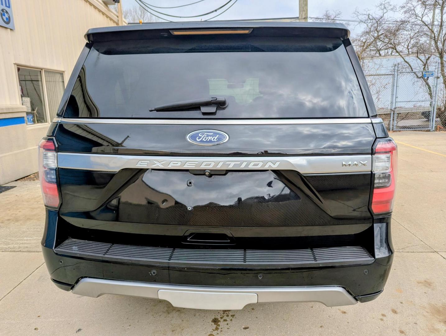 2018 Black /Beige and Black Ford Expedition MAX Platinum 4WD (1FMJK1MT8JE) with an 3.5L V6 DOHC 24V FFV engine, 6A transmission, located at 603 Amelia Street, Plymouth, MI, 48170, (734) 459-5520, 42.378841, -83.464546 - Vehicles shown by appointment - Please call ahead - 734-459-5520, text 734-658-4573 or contact us via our web site at: http://www.selectmotors.com for complete Inventory, Photos, Videos and FREE Carfax Reports. 2018 Ford Expedition Max Platinum, Black with light beige and black interior, 206K mil - Photo#5