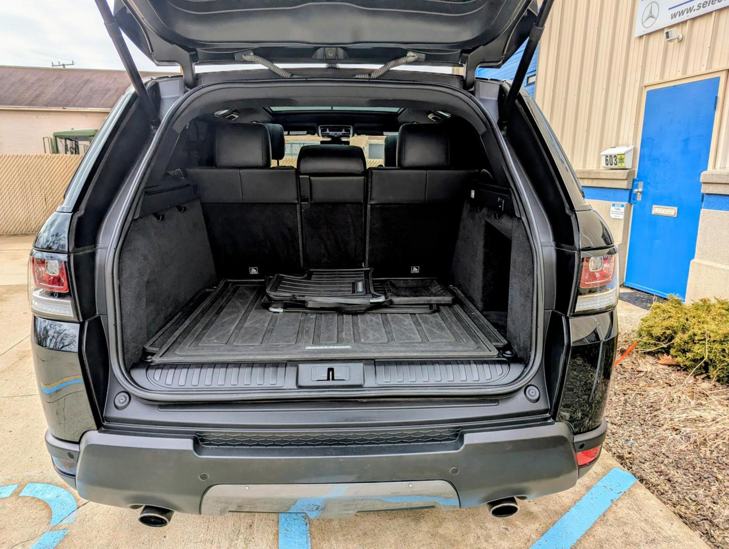 2018 Black /Beige and Black Ford Expedition MAX Platinum 4WD (1FMJK1MT8JE) with an 3.5L V6 DOHC 24V FFV engine, 6A transmission, located at 603 Amelia Street, Plymouth, MI, 48170, (734) 459-5520, 42.378841, -83.464546 - Vehicles shown by appointment - Please call ahead - 734-459-5520, text 734-658-4573 or contact us via our web site at: http://www.selectmotors.com for complete Inventory, Photos, Videos and FREE Carfax Reports. 2018 Ford Expedition Max Platinum, Black with light beige and black interior, 206K mil - Photo#6