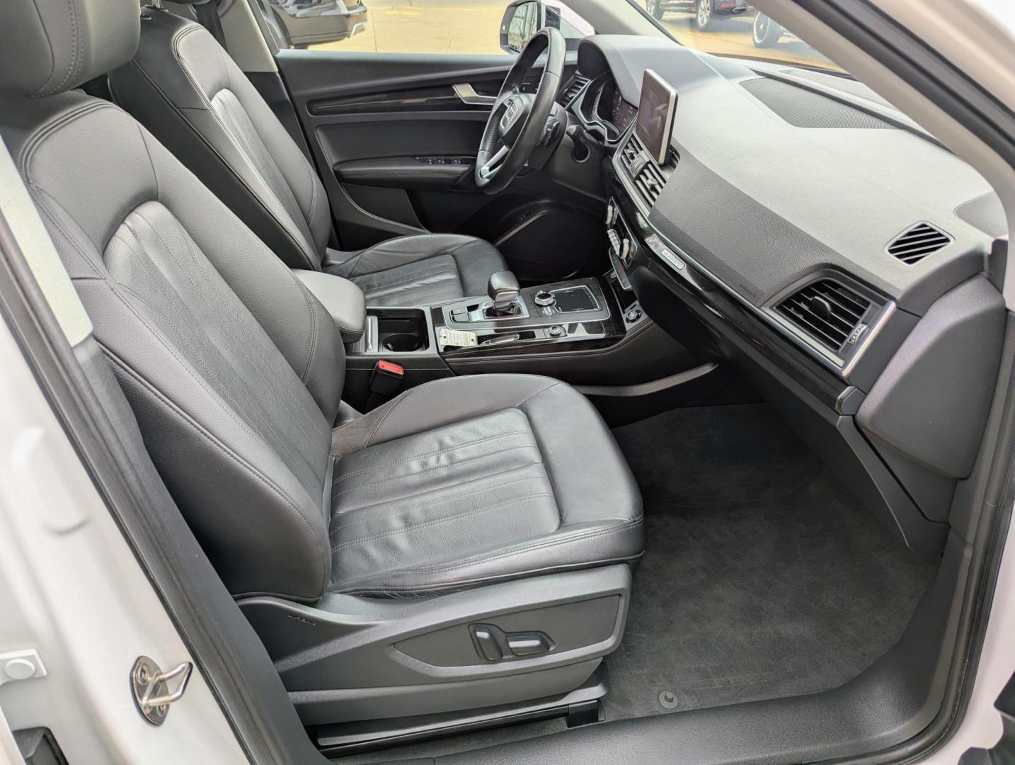 2019 White /Black Leather Audi Q5 2.0T Premium Plus quattro (WA1BNAFY4K2) with an 2.0L L4 DOHC 16V engine, 8A transmission, located at 603 Amelia Street, Plymouth, MI, 48170, (734) 459-5520, 42.378841, -83.464546 - Vehicles shown by appointment - Please call ahead - 734-459-5520, text 734-658-4573 or contact us via our web site at: http://www.selectmotors.com for complete Inventory, Photos, Videos and FREE Carfax Reports. 2019 Audi Q5 Quattro Premium Plus, Ibis White with Black leather interior, 70K one own - Photo#18