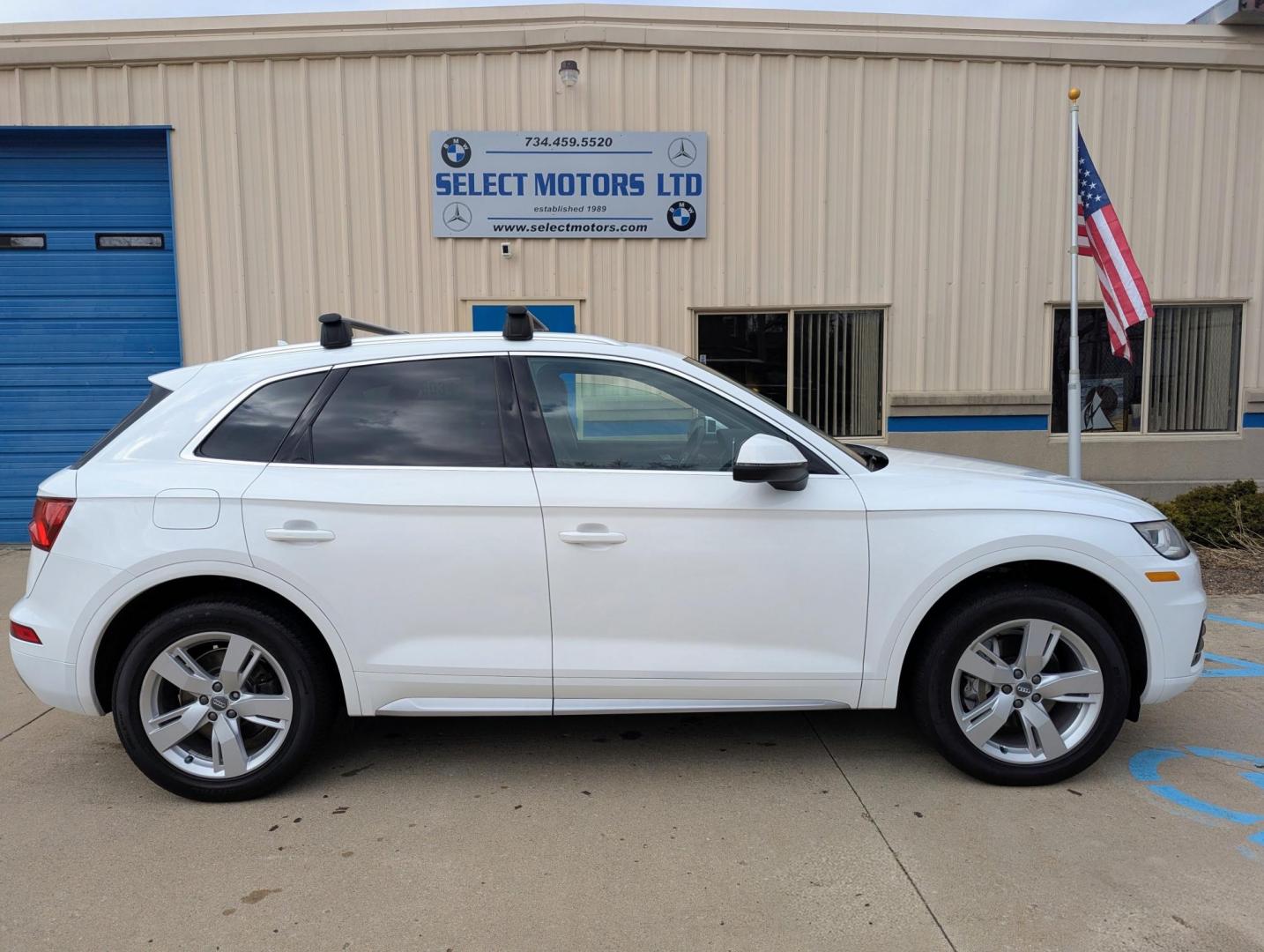 2019 White /Black Leather Audi Q5 2.0T Premium Plus quattro (WA1BNAFY4K2) with an 2.0L L4 DOHC 16V engine, 8A transmission, located at 603 Amelia Street, Plymouth, MI, 48170, (734) 459-5520, 42.378841, -83.464546 - Vehicles shown by appointment - Please call ahead - 734-459-5520, text 734-658-4573 or contact us via our web site at: http://www.selectmotors.com for complete Inventory, Photos, Videos and FREE Carfax Reports. 2019 Audi Q5 Quattro Premium Plus, Ibis White with Black leather interior, 70K one own - Photo#7