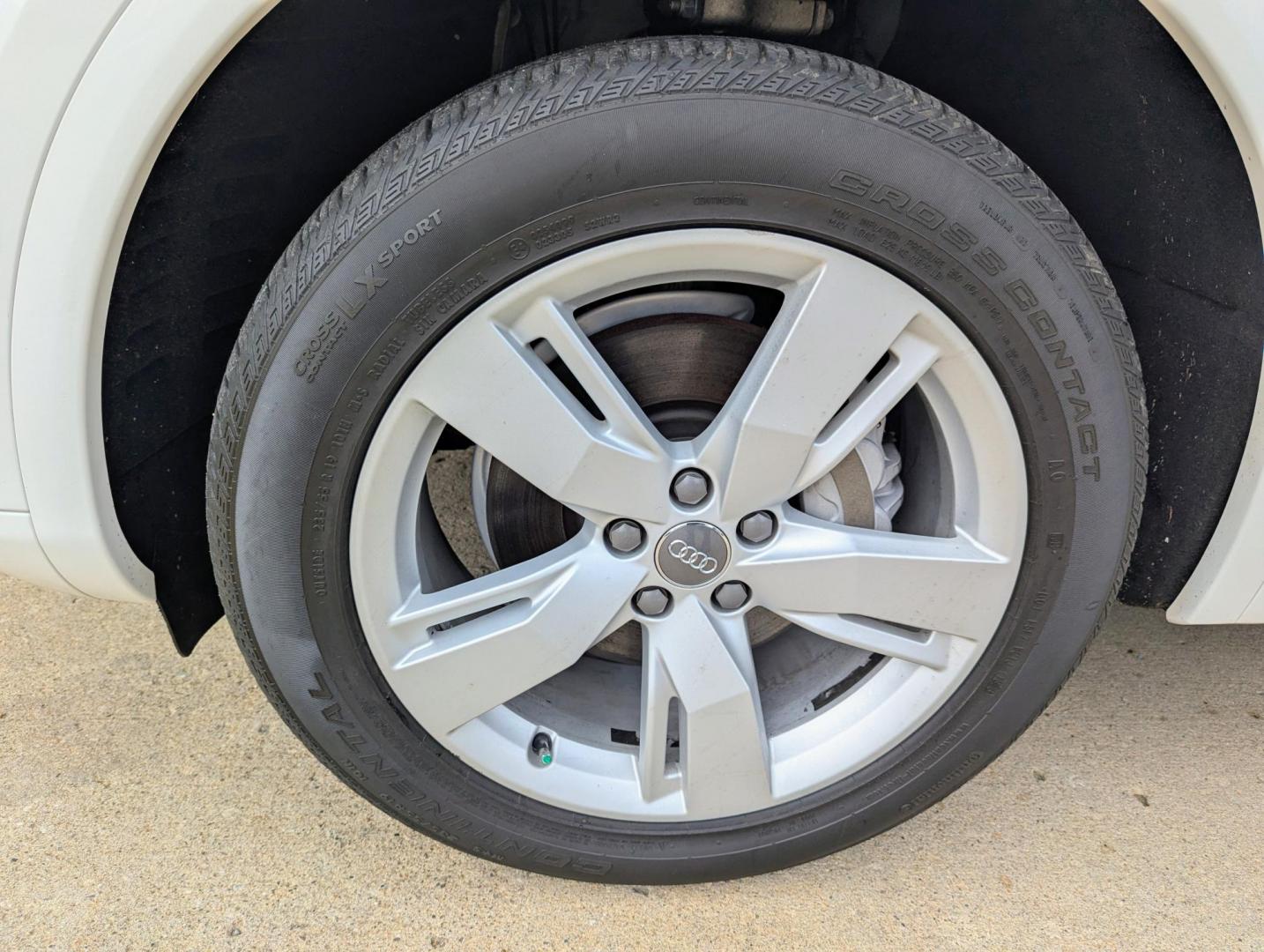 2019 White /Black Leather Audi Q5 2.0T Premium Plus quattro (WA1BNAFY4K2) with an 2.0L L4 DOHC 16V engine, 8A transmission, located at 603 Amelia Street, Plymouth, MI, 48170, (734) 459-5520, 42.378841, -83.464546 - Vehicles shown by appointment - Please call ahead - 734-459-5520, text 734-658-4573 or contact us via our web site at: http://www.selectmotors.com for complete Inventory, Photos, Videos and FREE Carfax Reports. 2019 Audi Q5 Quattro Premium Plus, Ibis White with Black leather interior, 70K one own - Photo#21