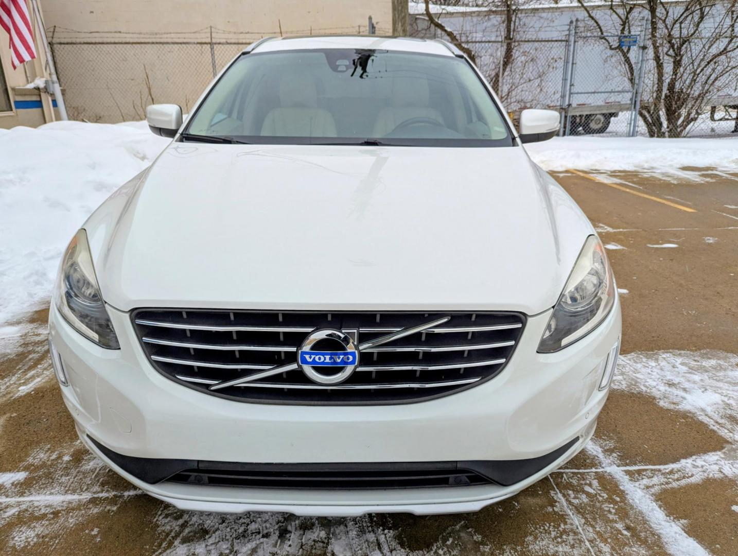 2015 White /Beige Leather Volvo XC60 T6 Premier AWD (YV4902RK4F2) with an 3.0L L6 DOHC 24V TURBO engine, 6-Speed Automatic transmission, located at 603 Amelia Street, Plymouth, MI, 48170, (734) 459-5520, 42.378841, -83.464546 - We will be closed February 18-23, but will answer messages during this time. Re-opening Tuesday, February 24. Vehicles shown by appointment - Please call ahead - 734-459-5520, text 734-658-4573 or contact us via our web site at: http://www.selectmotors.com for complete Inventory, Photos, Videos - Photo#1