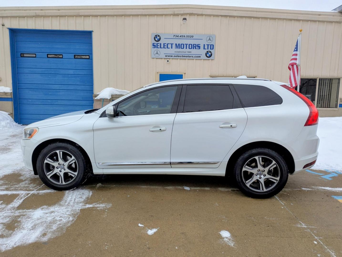 2015 White /Beige Leather Volvo XC60 T6 Premier AWD (YV4902RK4F2) with an 3.0L L6 DOHC 24V TURBO engine, 6-Speed Automatic transmission, located at 603 Amelia Street, Plymouth, MI, 48170, (734) 459-5520, 42.378841, -83.464546 - We will be closed February 18-23, but will answer messages during this time. Re-opening Tuesday, February 24. Vehicles shown by appointment - Please call ahead - 734-459-5520, text 734-658-4573 or contact us via our web site at: http://www.selectmotors.com for complete Inventory, Photos, Videos - Photo#2