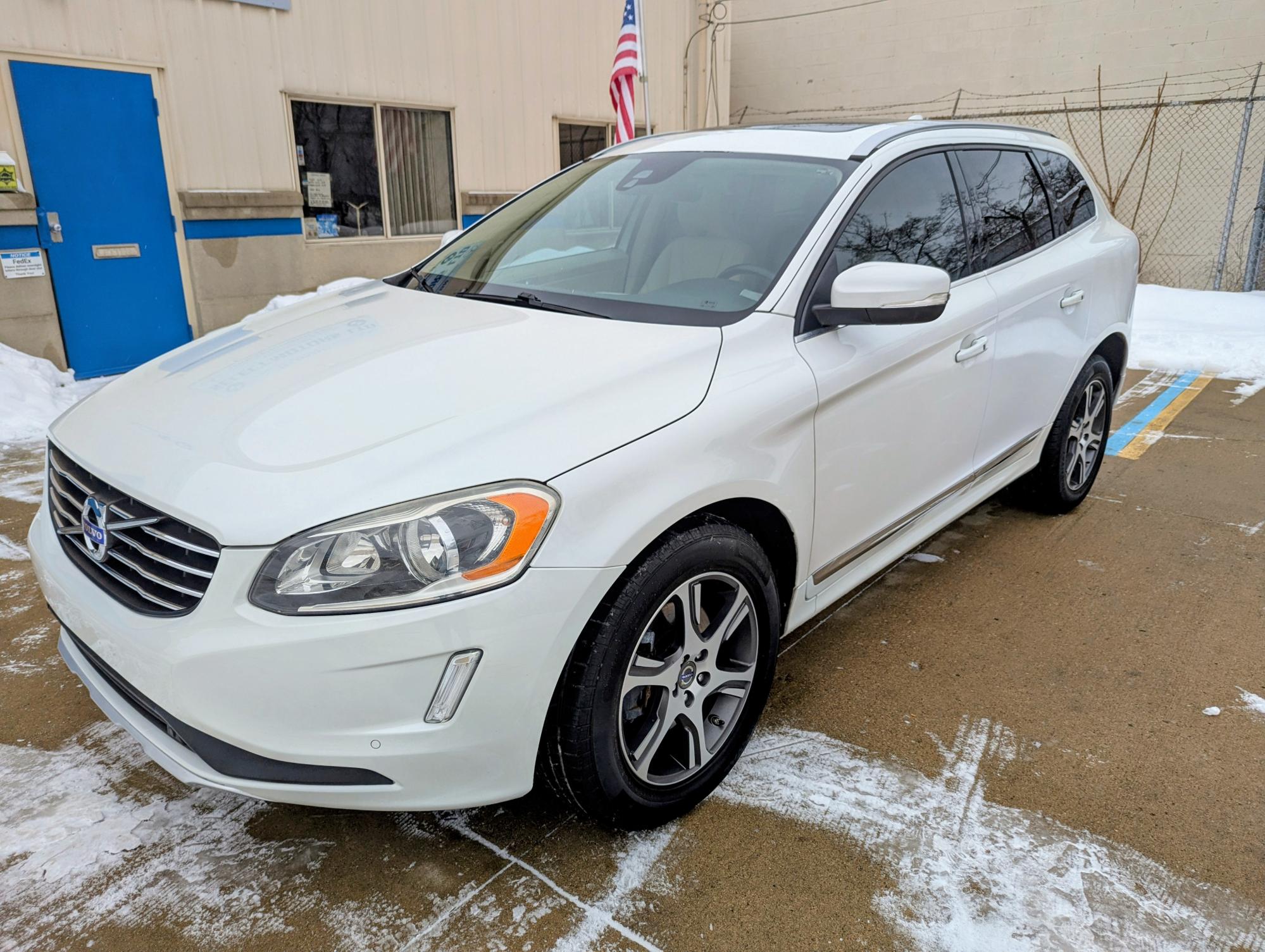 photo of 2015 Volvo XC60 T6 Premier AWD
