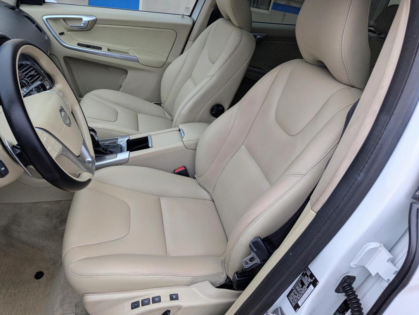 2015 White /Beige Leather Volvo XC60 T6 Premier AWD (YV4902RK4F2) with an 3.0L L6 DOHC 24V TURBO engine, 6-Speed Automatic transmission, located at 603 Amelia Street, Plymouth, MI, 48170, (734) 459-5520, 42.378841, -83.464546 - We will be closed February 18-23, but will answer messages during this time. Re-opening Tuesday, February 24. Vehicles shown by appointment - Please call ahead - 734-459-5520, text 734-658-4573 or contact us via our web site at: http://www.selectmotors.com for complete Inventory, Photos, Videos - Photo#4