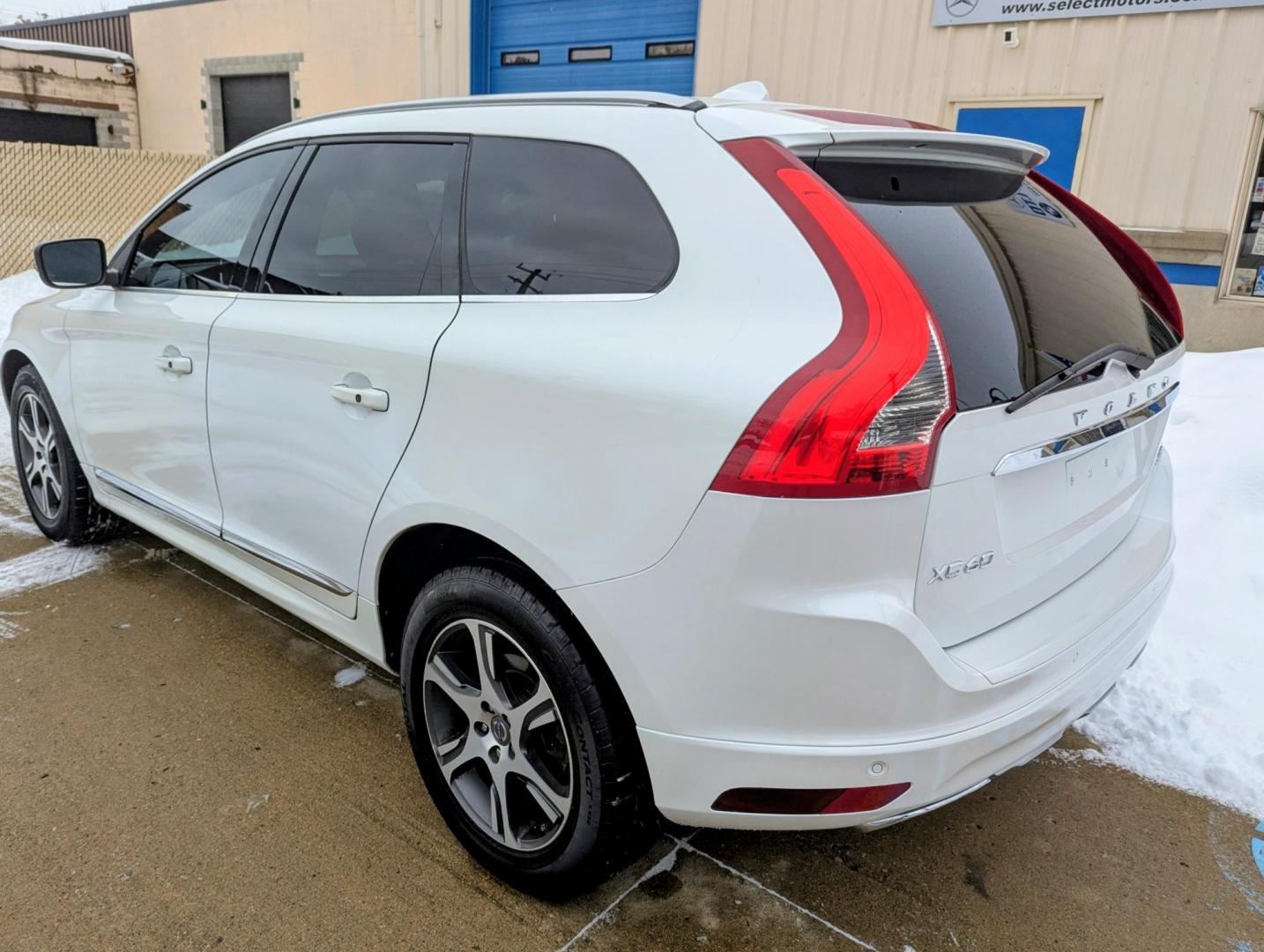 2015 White /Beige Leather Volvo XC60 T6 Premier AWD (YV4902RK4F2) with an 3.0L L6 DOHC 24V TURBO engine, 6-Speed Automatic transmission, located at 603 Amelia Street, Plymouth, MI, 48170, (734) 459-5520, 42.378841, -83.464546 - We will be closed February 18-23, but will answer messages during this time. Re-opening Tuesday, February 24. Vehicles shown by appointment - Please call ahead - 734-459-5520, text 734-658-4573 or contact us via our web site at: http://www.selectmotors.com for complete Inventory, Photos, Videos - Photo#3