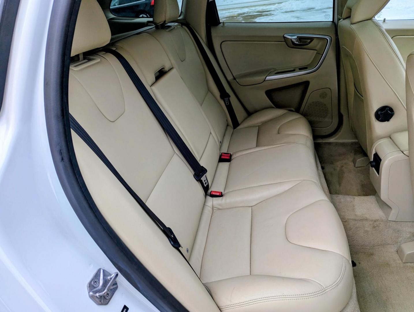 2015 White /Beige Leather Volvo XC60 T6 Premier AWD (YV4902RK4F2) with an 3.0L L6 DOHC 24V TURBO engine, 6-Speed Automatic transmission, located at 603 Amelia Street, Plymouth, MI, 48170, (734) 459-5520, 42.378841, -83.464546 - We will be closed February 18-23, but will answer messages during this time. Re-opening Tuesday, February 24. Vehicles shown by appointment - Please call ahead - 734-459-5520, text 734-658-4573 or contact us via our web site at: http://www.selectmotors.com for complete Inventory, Photos, Videos - Photo#9