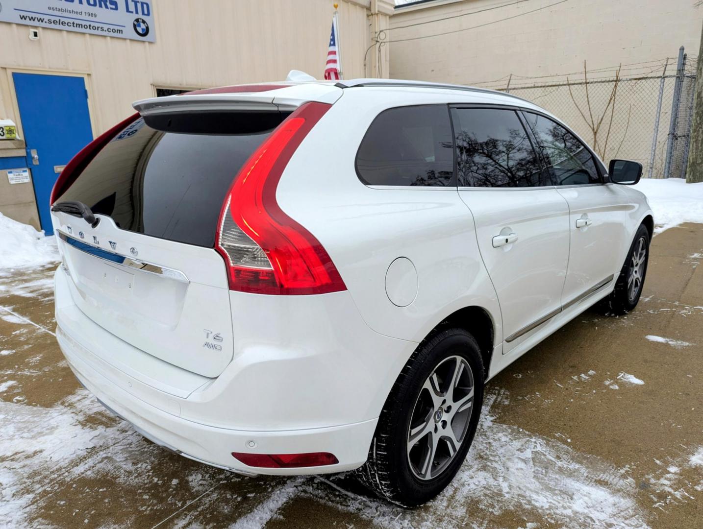 2015 White /Beige Leather Volvo XC60 T6 Premier AWD (YV4902RK4F2) with an 3.0L L6 DOHC 24V TURBO engine, 6-Speed Automatic transmission, located at 603 Amelia Street, Plymouth, MI, 48170, (734) 459-5520, 42.378841, -83.464546 - We will be closed February 18-23, but will answer messages during this time. Re-opening Tuesday, February 24. Vehicles shown by appointment - Please call ahead - 734-459-5520, text 734-658-4573 or contact us via our web site at: http://www.selectmotors.com for complete Inventory, Photos, Videos - Photo#13