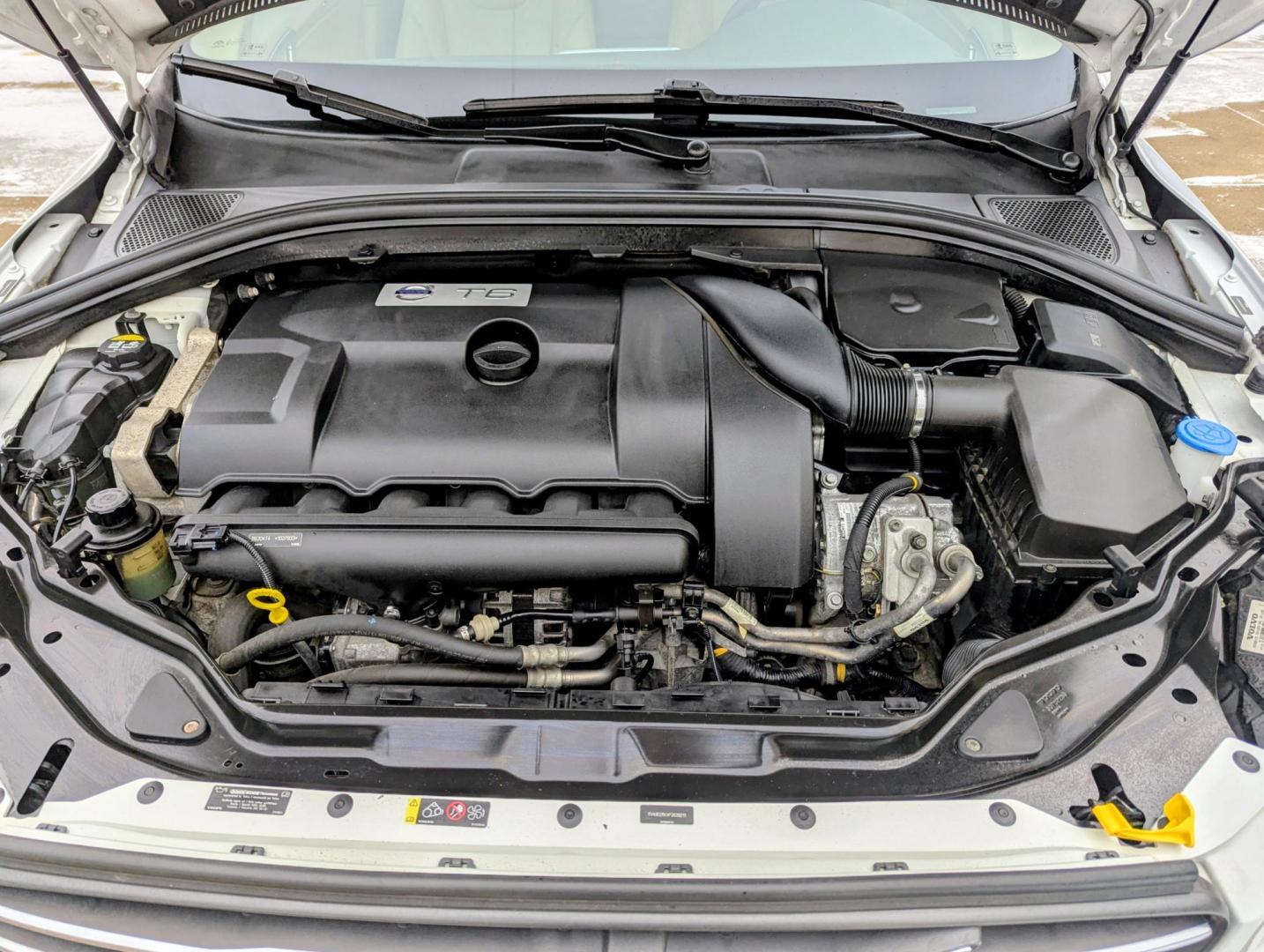 2015 White /Beige Leather Volvo XC60 T6 Premier AWD (YV4902RK4F2) with an 3.0L L6 DOHC 24V TURBO engine, 6-Speed Automatic transmission, located at 603 Amelia Street, Plymouth, MI, 48170, (734) 459-5520, 42.378841, -83.464546 - We will be closed February 18-23, but will answer messages during this time. Re-opening Tuesday, February 24. Vehicles shown by appointment - Please call ahead - 734-459-5520, text 734-658-4573 or contact us via our web site at: http://www.selectmotors.com for complete Inventory, Photos, Videos - Photo#16