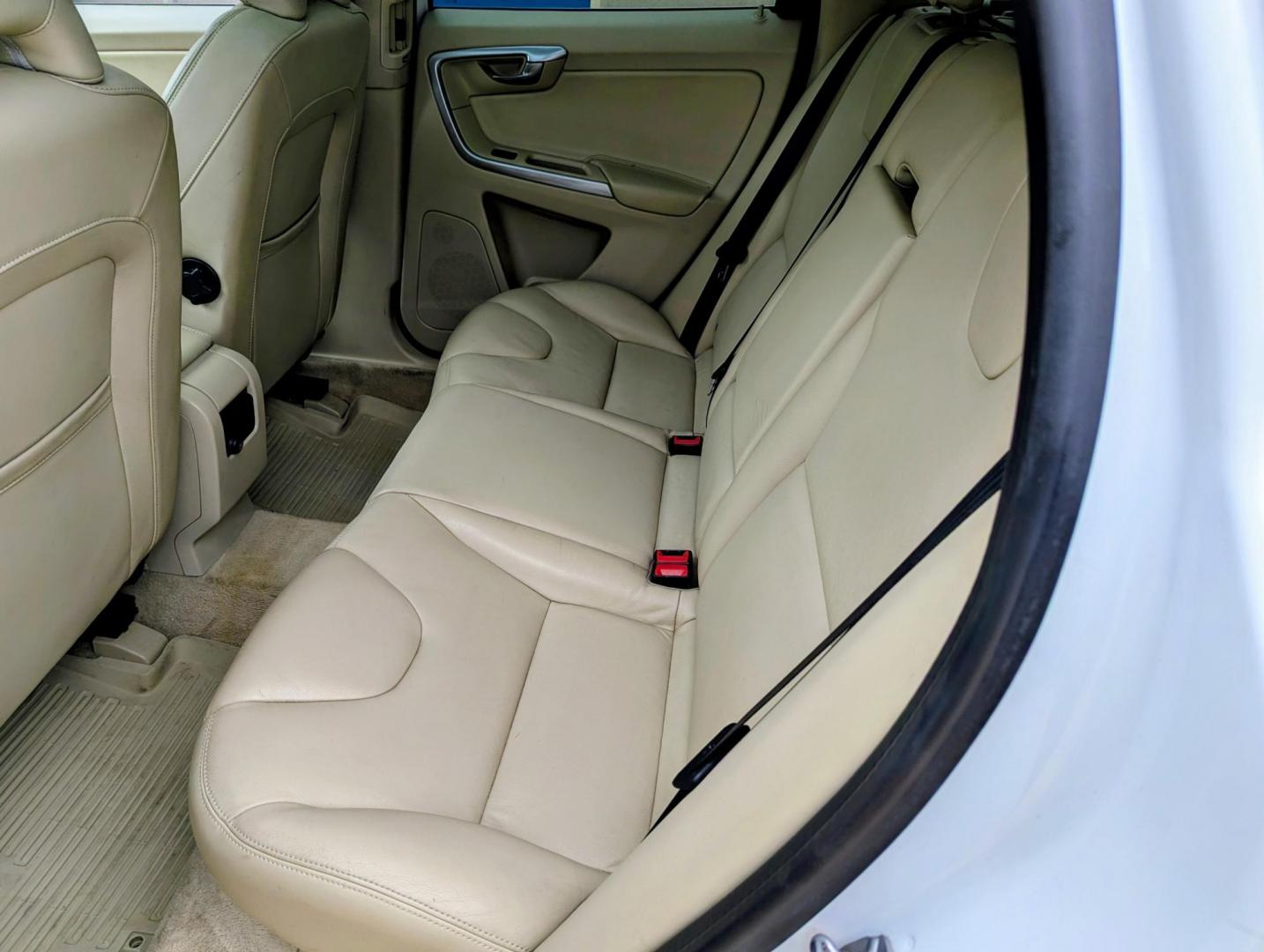 2015 White /Beige Leather Volvo XC60 T6 Premier AWD (YV4902RK4F2) with an 3.0L L6 DOHC 24V TURBO engine, 6-Speed Automatic transmission, located at 603 Amelia Street, Plymouth, MI, 48170, (734) 459-5520, 42.378841, -83.464546 - Vehicles shown by appointment - Please call ahead - 734-459-5520, text 734-658-4573 or contact us via our web site at: http://www.selectmotors.com for complete Inventory, Photos, Videos and FREE Carfax Reports. 2015 Volvo XC60 T6 AWD, Crystal White Pearl with Light Beige leather interior, 101K mi - Photo#10