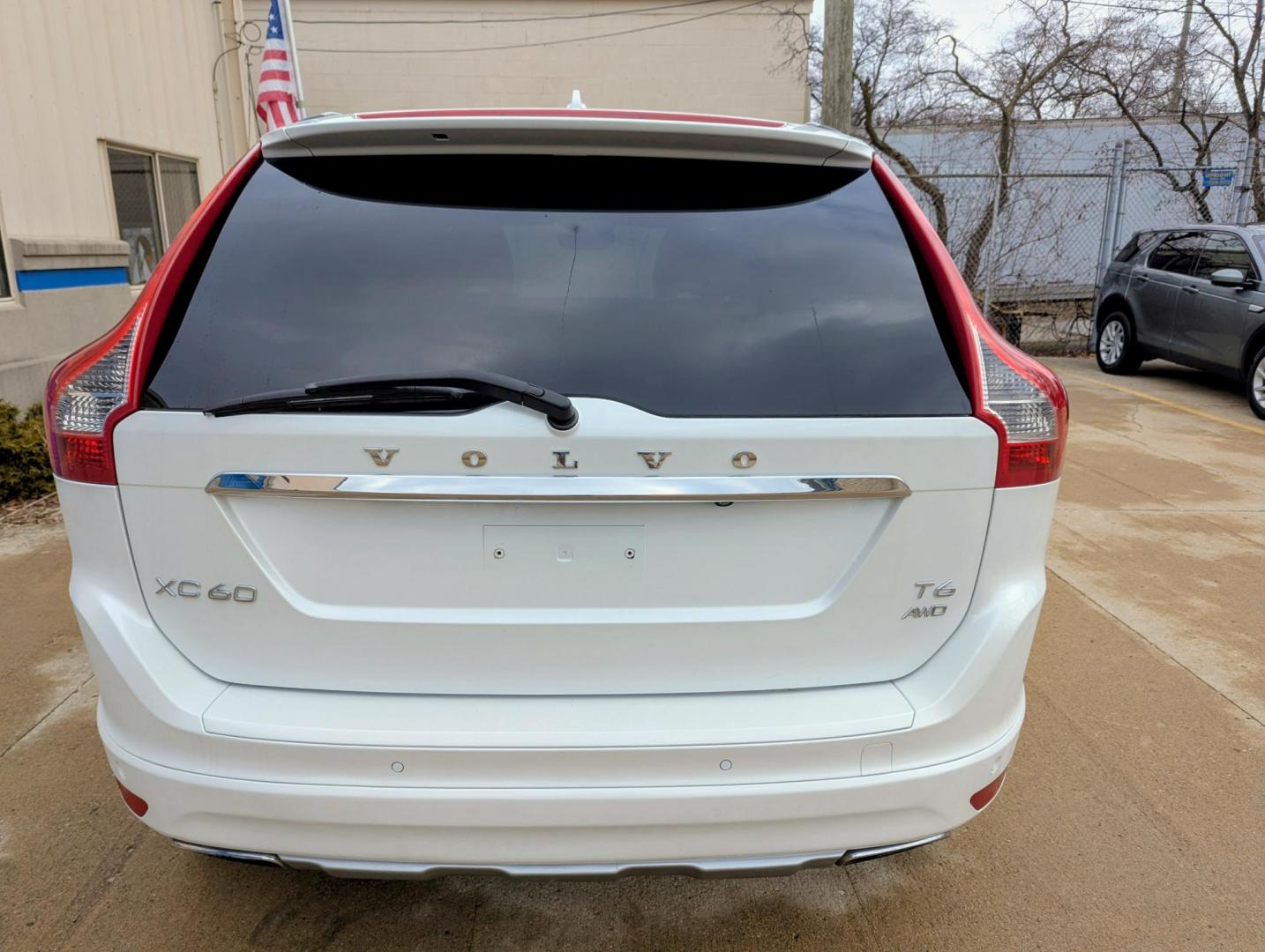 2015 White /Beige Leather Volvo XC60 T6 Premier AWD (YV4902RK4F2) with an 3.0L L6 DOHC 24V TURBO engine, 6-Speed Automatic transmission, located at 603 Amelia Street, Plymouth, MI, 48170, (734) 459-5520, 42.378841, -83.464546 - Vehicles shown by appointment - Please call ahead - 734-459-5520, text 734-658-4573 or contact us via our web site at: http://www.selectmotors.com for complete Inventory, Photos, Videos and FREE Carfax Reports. 2015 Volvo XC60 T6 AWD, Crystal White Pearl with Light Beige leather interior, 101K mi - Photo#18