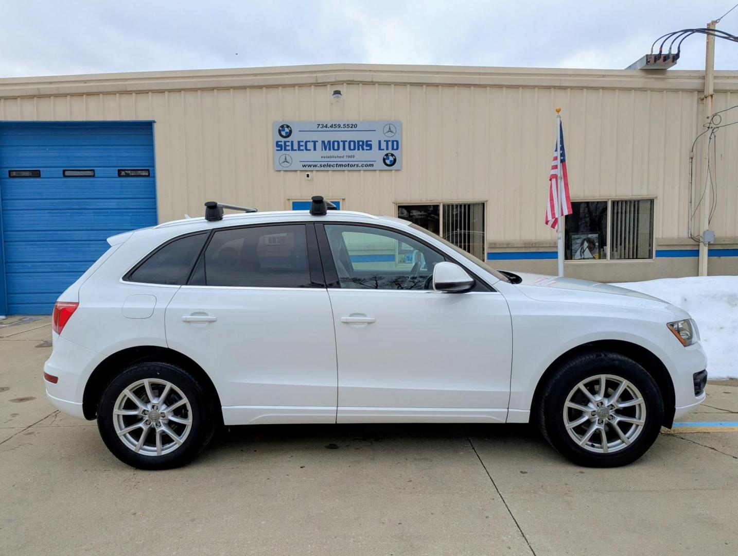 2011 White /Black Audi Q5 2.0 quattro Premium (WA1CFAFP3BA) with an 2.0L L4 DOHC 16V engine, 6-Speed Automatic transmission, located at 603 Amelia Street, Plymouth, MI, 48170, (734) 459-5520, 42.378841, -83.464546 - We will be closed Febuary 18-23, but will respond to messages. We will re-open on Tuesday, February 24. Vehicles shown by appointment - Please call ahead - 734-459-5520, text 734-658-4573 or contact us via our web site at: http://www.selectmotors.com for complete Inventory, Photos, Videos and FRE - Photo#10