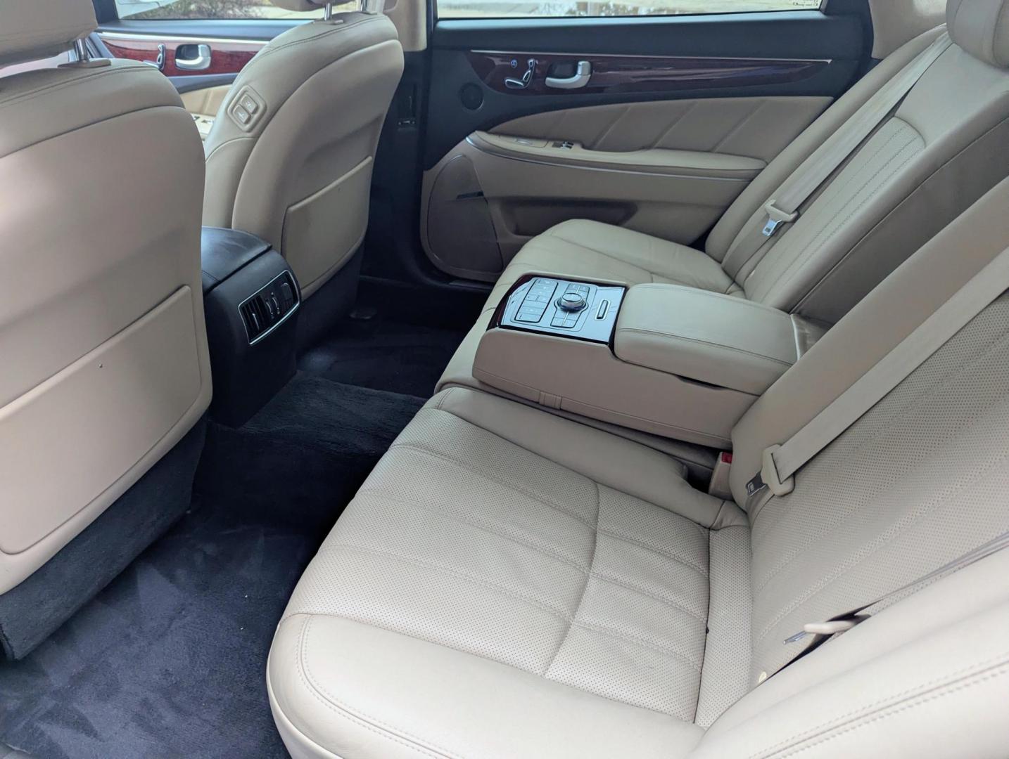 2013 White /Cashmere Hyundai Equus Signature (KMHGH4JH5DU) with an 5.0L V8 DOHC 32V engine, 6-Speed Automatic transmission, located at 603 Amelia Street, Plymouth, MI, 48170, (734) 459-5520, 42.378841, -83.464546 - Vehicles shown by appointment - Please call ahead - 734-459-5520, text 734-658-4573 or contact us via our web site at: http://www.selectmotors.com for complete Inventory, Photos, Videos and FREE Carfax Reports. 2013 Hyundai Equus Signature Edition, White Satin Pearl with Cashmere interior, 100K m - Photo#6