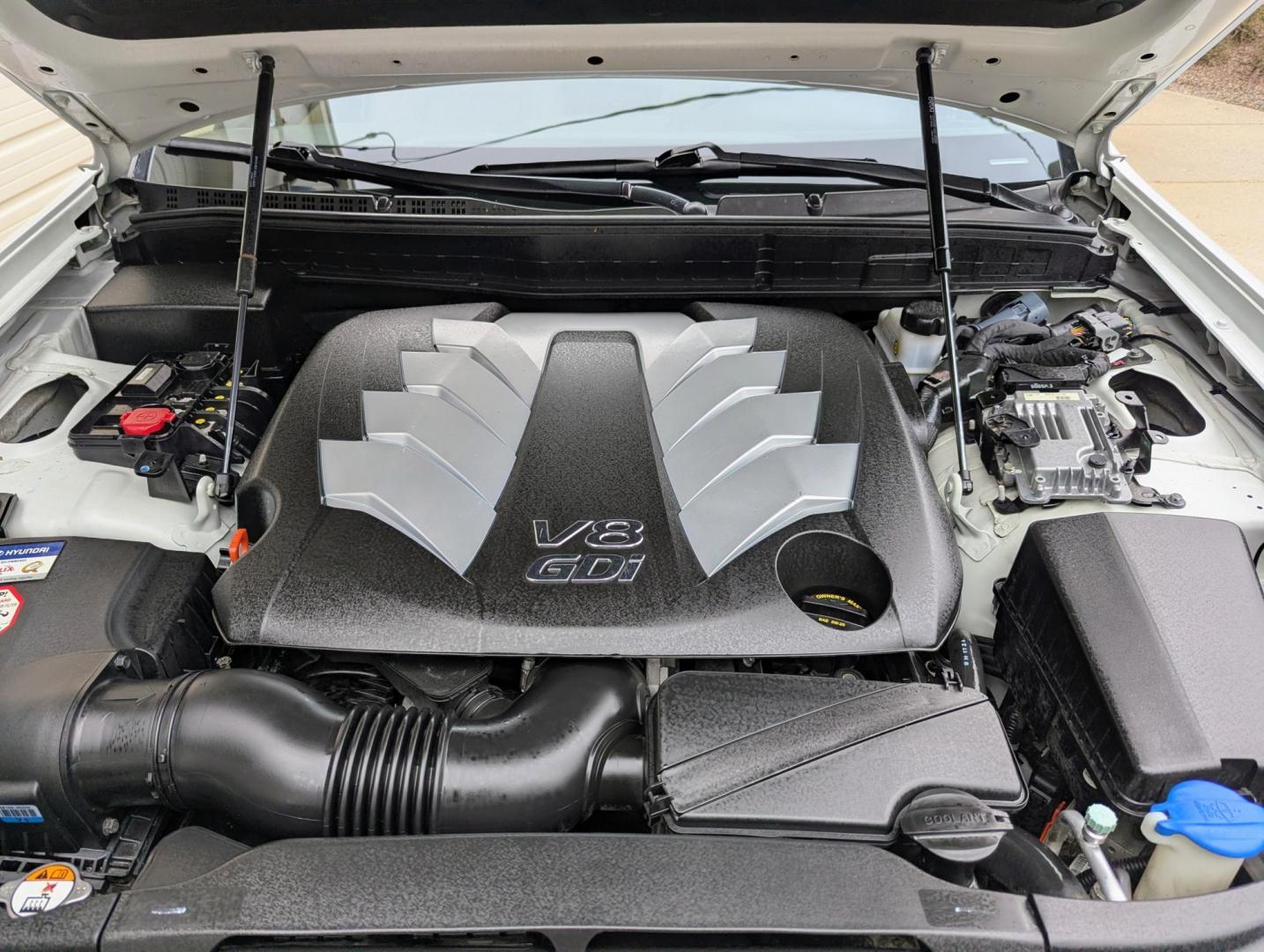 2013 White /Cashmere Hyundai Equus Signature (KMHGH4JH5DU) with an 5.0L V8 DOHC 32V engine, 6-Speed Automatic transmission, located at 603 Amelia Street, Plymouth, MI, 48170, (734) 459-5520, 42.378841, -83.464546 - Vehicles shown by appointment - Please call ahead - 734-459-5520, text 734-658-4573 or contact us via our web site at: http://www.selectmotors.com for complete Inventory, Photos, Videos and FREE Carfax Reports. 2013 Hyundai Equus Signature Edition, White Satin Pearl with Cashmere interior, 100K m - Photo#15