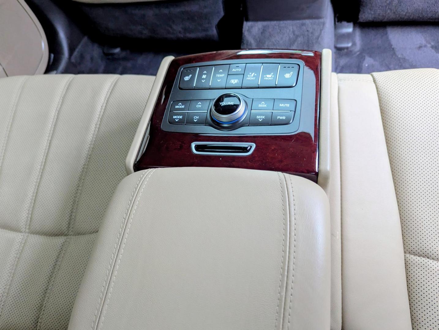 2013 White /Cashmere Hyundai Equus Signature (KMHGH4JH5DU) with an 5.0L V8 DOHC 32V engine, 6-Speed Automatic transmission, located at 603 Amelia Street, Plymouth, MI, 48170, (734) 459-5520, 42.378841, -83.464546 - Vehicles shown by appointment - Please call ahead - 734-459-5520, text 734-658-4573 or contact us via our web site at: http://www.selectmotors.com for complete Inventory, Photos, Videos and FREE Carfax Reports. 2013 Hyundai Equus Signature Edition, White Satin Pearl with Cashmere interior, 100K m - Photo#18