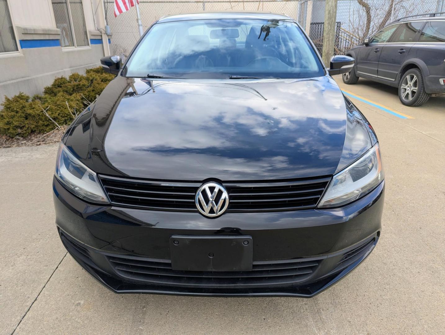 2011 Black /Black Volkswagen Jetta SE (3VWDX7AJ1BM) with an 2.5L L5 DOHC 20V engine, Automatic transmission, located at 603 Amelia Street, Plymouth, MI, 48170, (734) 459-5520, 42.378841, -83.464546 - Vehicles shown by appointment - Please call ahead - 734-459-5520, text 734-658-4573 or contact us via our web site at: http://www.selectmotors.com for complete Inventory, Photos, Videos and FREE Carfax Reports. Clean, Reliable, & Ready to Drive: 2011 VW Jetta SE 2.5 Looking for a car that bala - Photo#1