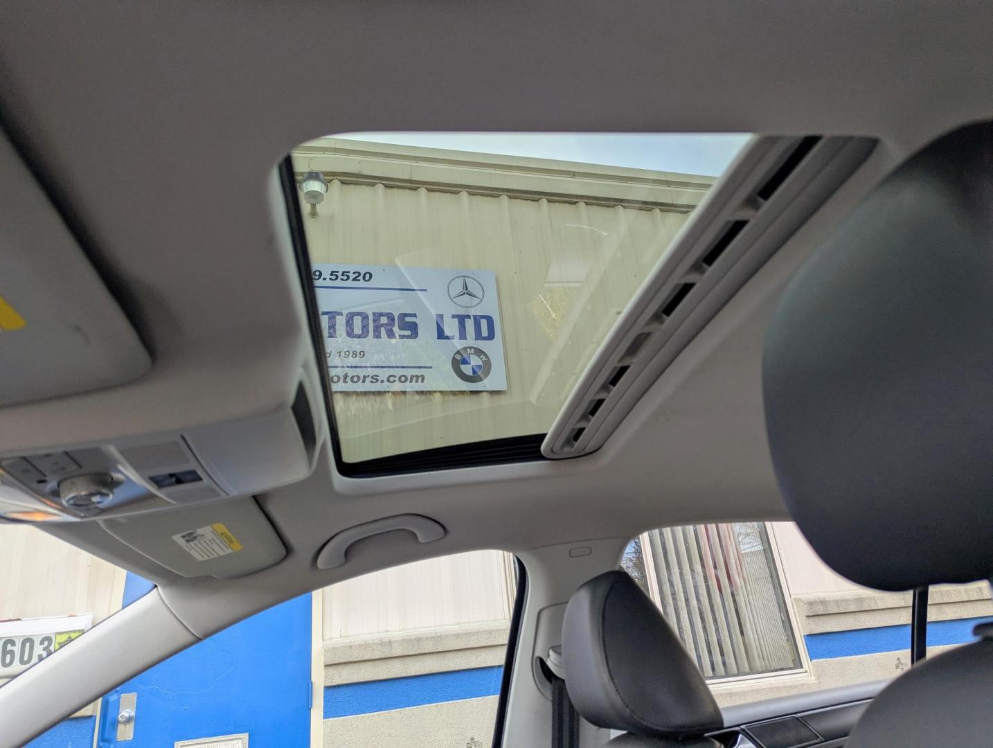 2011 Black /Black Volkswagen Jetta SE (3VWDX7AJ1BM) with an 2.5L L5 DOHC 20V engine, Automatic transmission, located at 603 Amelia Street, Plymouth, MI, 48170, (734) 459-5520, 42.378841, -83.464546 - Vehicles shown by appointment - Please call ahead - 734-459-5520, text 734-658-4573 or contact us via our web site at: http://www.selectmotors.com for complete Inventory, Photos, Videos and FREE Carfax Reports. Clean, Reliable, & Ready to Drive: 2011 VW Jetta SE 2.5 Looking for a car that bala - Photo#5