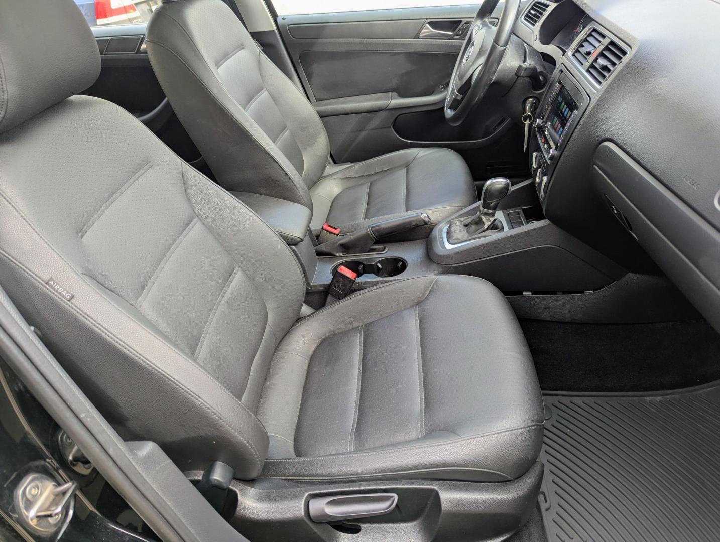 2011 Black /Black Volkswagen Jetta SE (3VWDX7AJ1BM) with an 2.5L L5 DOHC 20V engine, Automatic transmission, located at 603 Amelia Street, Plymouth, MI, 48170, (734) 459-5520, 42.378841, -83.464546 - Vehicles shown by appointment - Please call ahead - 734-459-5520, text 734-658-4573 or contact us via our web site at: http://www.selectmotors.com for complete Inventory, Photos, Videos and FREE Carfax Reports. Clean, Reliable, & Ready to Drive: 2011 VW Jetta SE 2.5 Looking for a car that bala - Photo#7