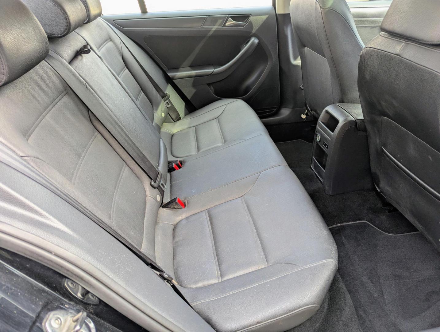 2011 Black /Black Volkswagen Jetta SE (3VWDX7AJ1BM) with an 2.5L L5 DOHC 20V engine, Automatic transmission, located at 603 Amelia Street, Plymouth, MI, 48170, (734) 459-5520, 42.378841, -83.464546 - Vehicles shown by appointment - Please call ahead - 734-459-5520, text 734-658-4573 or contact us via our web site at: http://www.selectmotors.com for complete Inventory, Photos, Videos and FREE Carfax Reports. Clean, Reliable, & Ready to Drive: 2011 VW Jetta SE 2.5 Looking for a car that bala - Photo#8