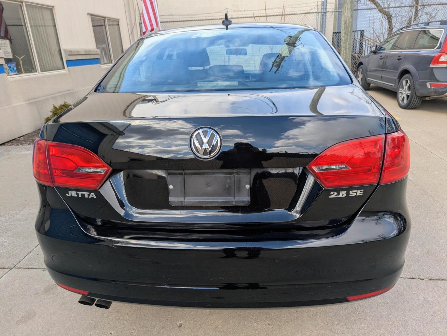 2011 Black /Black Volkswagen Jetta SE (3VWDX7AJ1BM) with an 2.5L L5 DOHC 20V engine, Automatic transmission, located at 603 Amelia Street, Plymouth, MI, 48170, (734) 459-5520, 42.378841, -83.464546 - Vehicles shown by appointment - Please call ahead - 734-459-5520, text 734-658-4573 or contact us via our web site at: http://www.selectmotors.com for complete Inventory, Photos, Videos and FREE Carfax Reports. Clean, Reliable, & Ready to Drive: 2011 VW Jetta SE 2.5 Looking for a car that bala - Photo#14