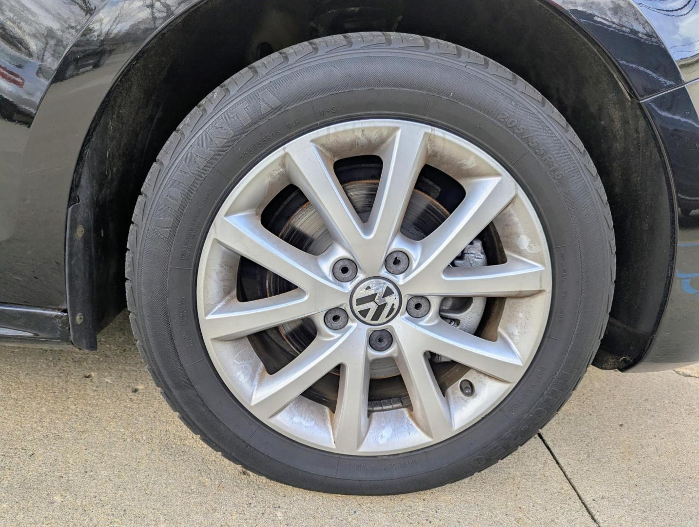 2011 Black /Black Volkswagen Jetta SE (3VWDX7AJ1BM) with an 2.5L L5 DOHC 20V engine, Automatic transmission, located at 603 Amelia Street, Plymouth, MI, 48170, (734) 459-5520, 42.378841, -83.464546 - Vehicles shown by appointment - Please call ahead - 734-459-5520, text 734-658-4573 or contact us via our web site at: http://www.selectmotors.com for complete Inventory, Photos, Videos and FREE Carfax Reports. Clean, Reliable, & Ready to Drive: 2011 VW Jetta SE 2.5 Looking for a car that bala - Photo#15