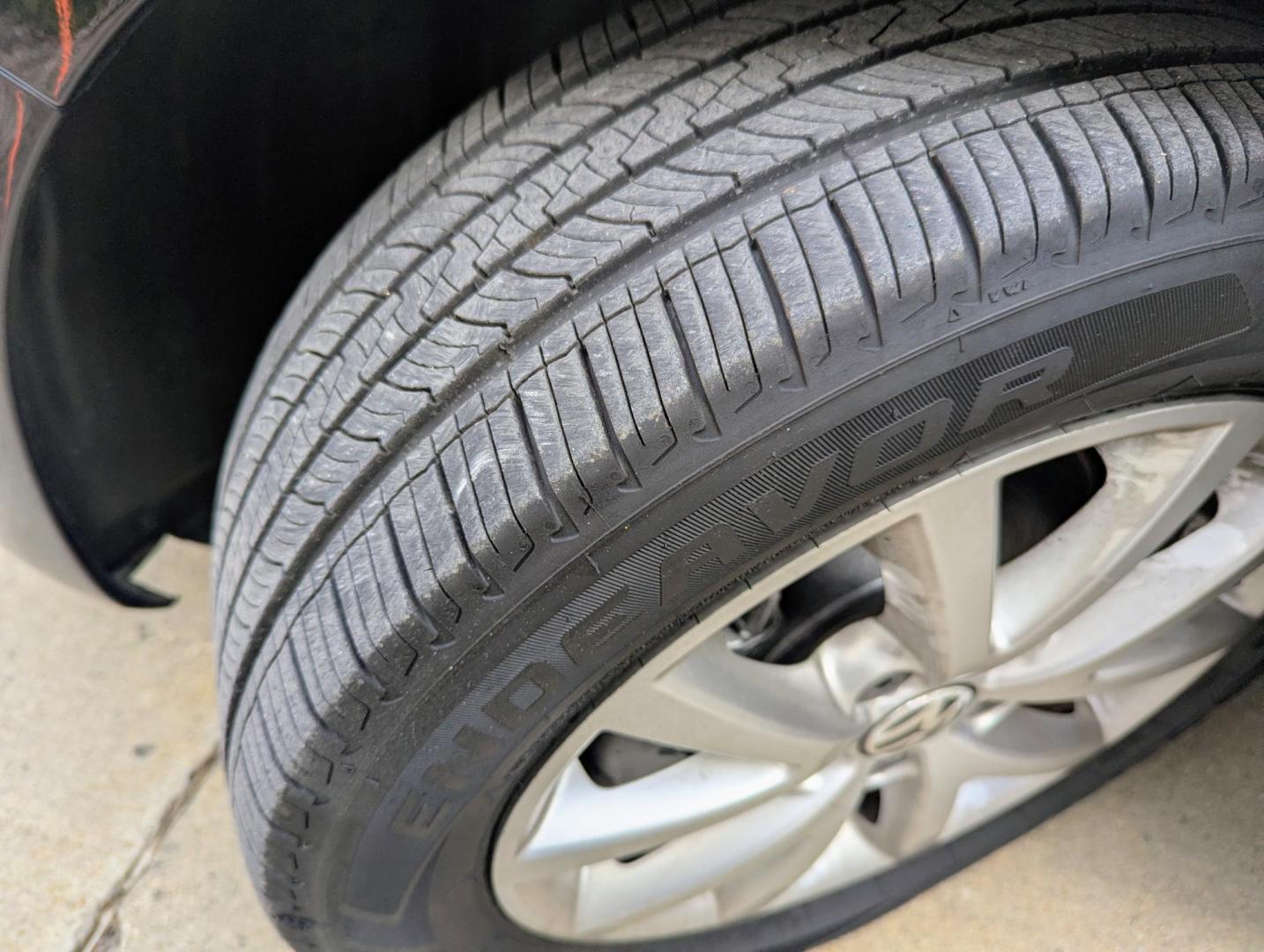 2011 Black /Black Volkswagen Jetta SE (3VWDX7AJ1BM) with an 2.5L L5 DOHC 20V engine, Automatic transmission, located at 603 Amelia Street, Plymouth, MI, 48170, (734) 459-5520, 42.378841, -83.464546 - Vehicles shown by appointment - Please call ahead - 734-459-5520, text 734-658-4573 or contact us via our web site at: http://www.selectmotors.com for complete Inventory, Photos, Videos and FREE Carfax Reports. Clean, Reliable, & Ready to Drive: 2011 VW Jetta SE 2.5 Looking for a car that bala - Photo#16