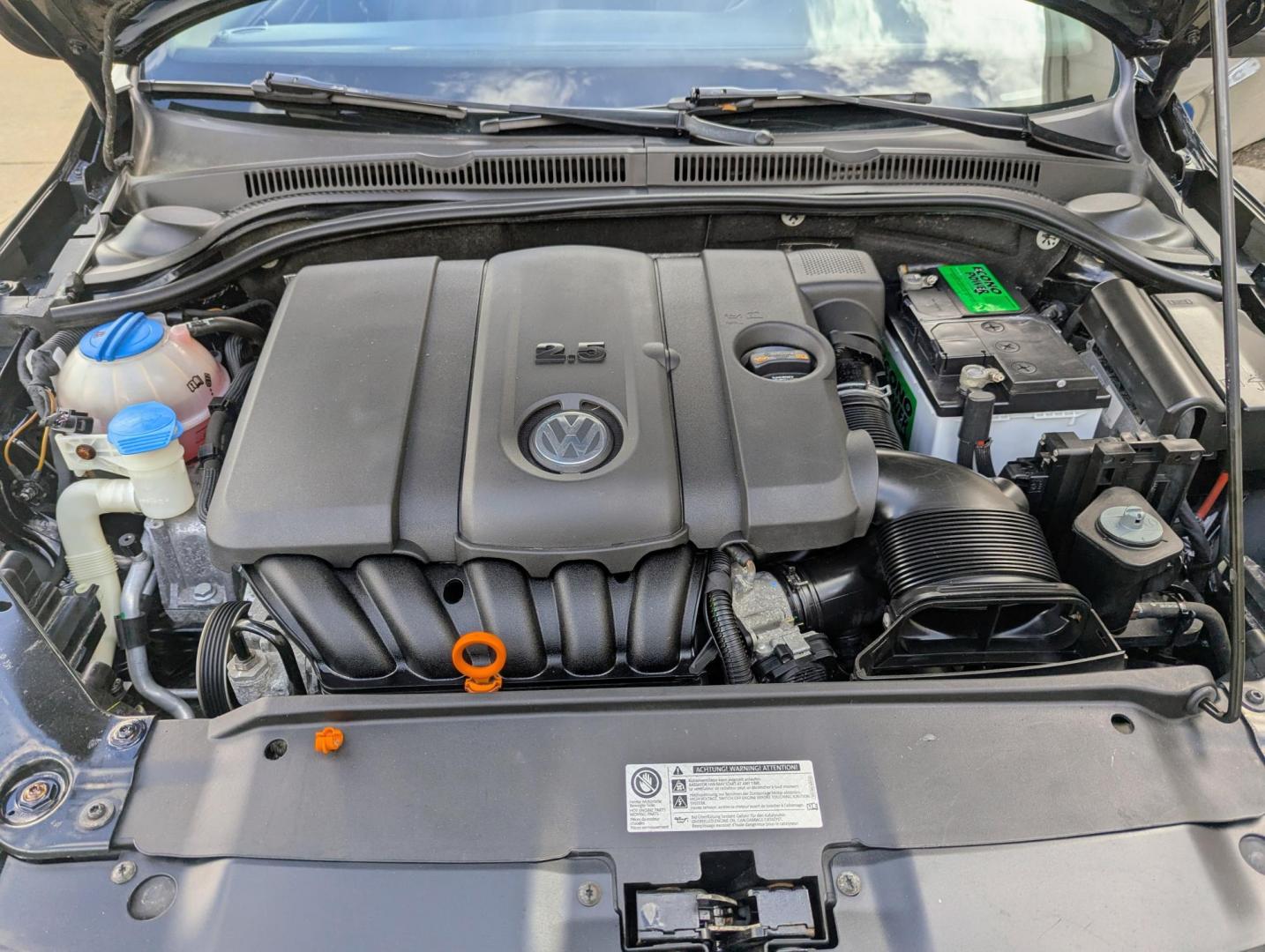 2011 Black /Black Volkswagen Jetta SE (3VWDX7AJ1BM) with an 2.5L L5 DOHC 20V engine, Automatic transmission, located at 603 Amelia Street, Plymouth, MI, 48170, (734) 459-5520, 42.378841, -83.464546 - Vehicles shown by appointment - Please call ahead - 734-459-5520, text 734-658-4573 or contact us via our web site at: http://www.selectmotors.com for complete Inventory, Photos, Videos and FREE Carfax Reports. Clean, Reliable, & Ready to Drive: 2011 VW Jetta SE 2.5 Looking for a car that bala - Photo#17