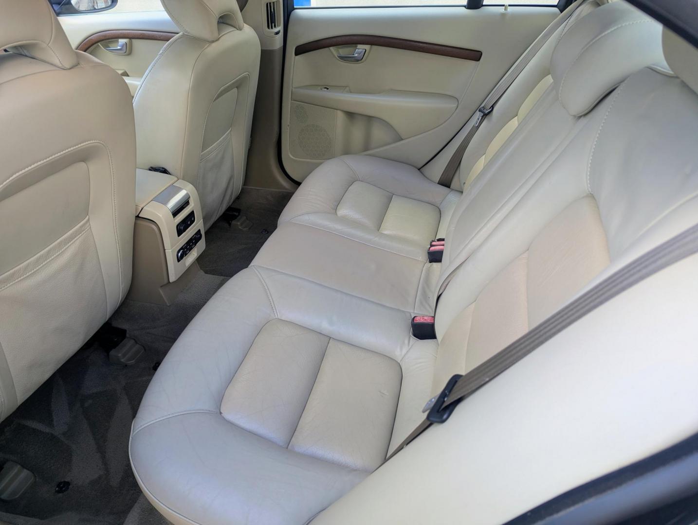 2009 Grey Metallic /Sandstone Beige Leather Volvo S80 T6 AWD (YV1AH992291) with an 3.0L L6 DOHC 24V TURBO engine, 6-Speed Automatic transmission, located at 603 Amelia Street, Plymouth, MI, 48170, (734) 459-5520, 42.378841, -83.464546 - Vehicles shown by appointment - Please call ahead - 734-459-5520, text 734-658-4573 or contact us via our web site at: http://www.selectmotors.com for complete Inventory, Photos, Videos and FREE Carfax Reports. Rare Find: 2009 Volvo S80 T6 AWD – Audiophile’s Dream Experience the perfect blen- Photo#5