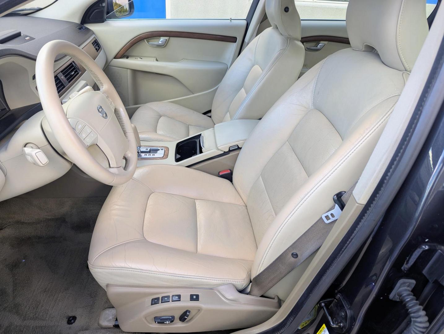 2009 Grey Metallic /Sandstone Beige Leather Volvo S80 T6 AWD (YV1AH992291) with an 3.0L L6 DOHC 24V TURBO engine, 6-Speed Automatic transmission, located at 603 Amelia Street, Plymouth, MI, 48170, (734) 459-5520, 42.378841, -83.464546 - Vehicles shown by appointment - Please call ahead - 734-459-5520, text 734-658-4573 or contact us via our web site at: http://www.selectmotors.com for complete Inventory, Photos, Videos and FREE Carfax Reports. Rare Find: 2009 Volvo S80 T6 AWD – Audiophile’s Dream Experience the perfect blen- Photo#4