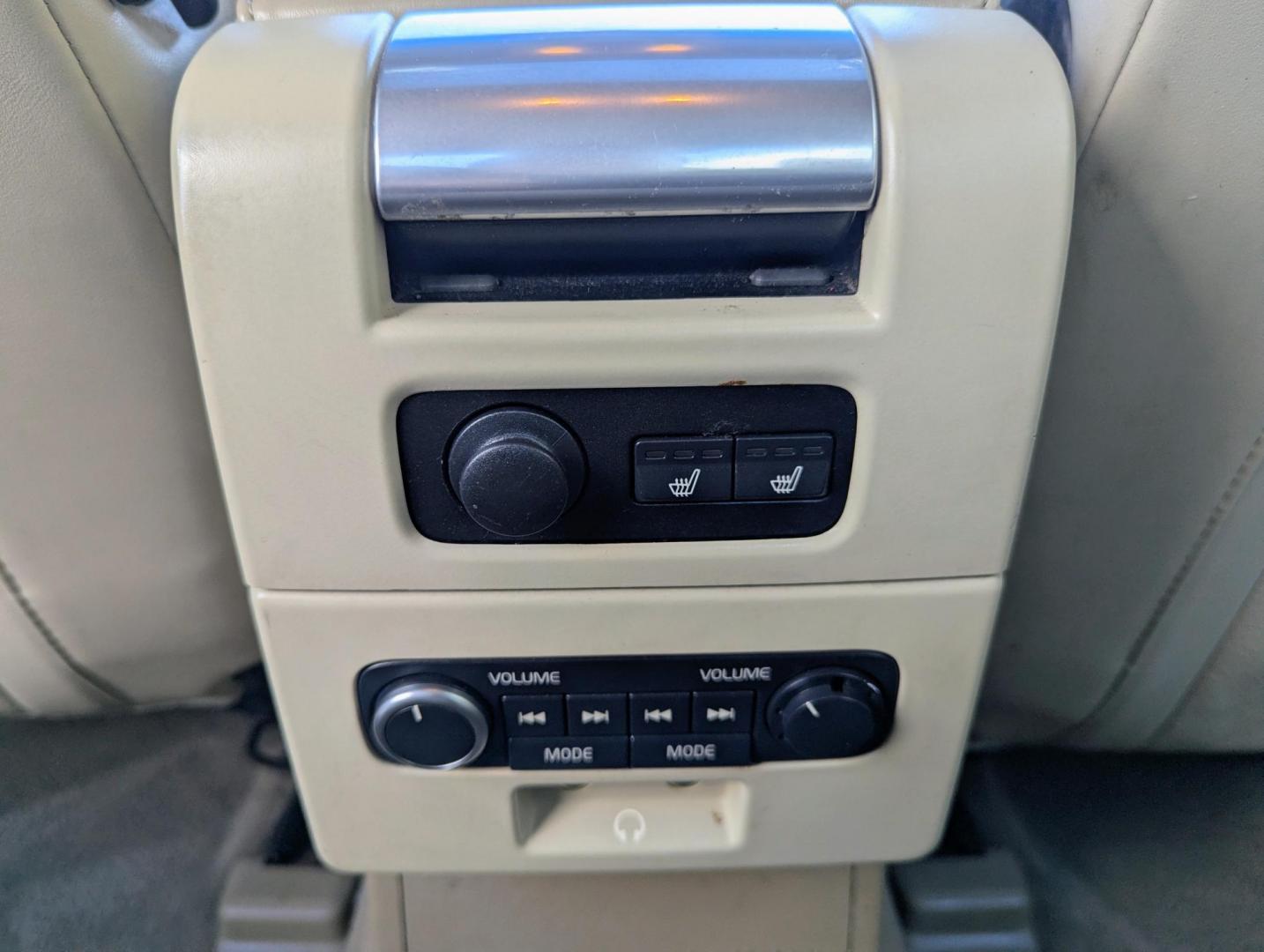 2009 Grey Metallic /Sandstone Beige Leather Volvo S80 T6 AWD (YV1AH992291) with an 3.0L L6 DOHC 24V TURBO engine, 6-Speed Automatic transmission, located at 603 Amelia Street, Plymouth, MI, 48170, (734) 459-5520, 42.378841, -83.464546 - Vehicles shown by appointment - Please call ahead - 734-459-5520, text 734-658-4573 or contact us via our web site at: http://www.selectmotors.com for complete Inventory, Photos, Videos and FREE Carfax Reports. Rare Find: 2009 Volvo S80 T6 AWD – Audiophile’s Dream Experience the perfect blen- Photo#6