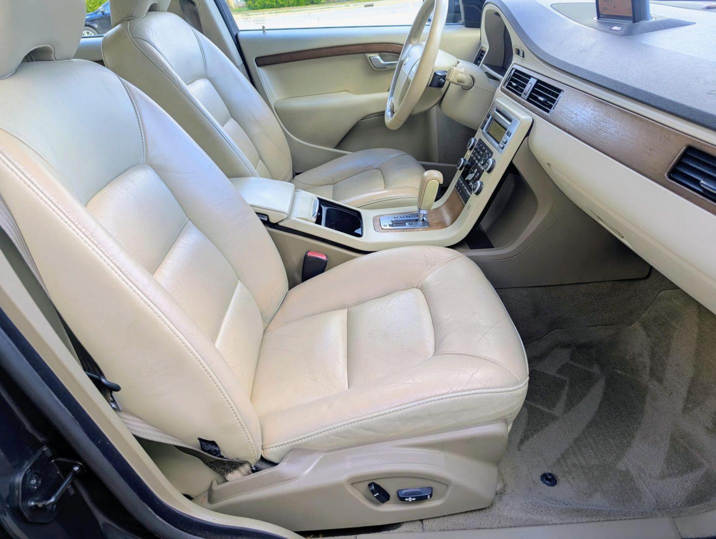 2009 Grey Metallic /Sandstone Beige Leather Volvo S80 T6 AWD (YV1AH992291) with an 3.0L L6 DOHC 24V TURBO engine, 6-Speed Automatic transmission, located at 603 Amelia Street, Plymouth, MI, 48170, (734) 459-5520, 42.378841, -83.464546 - Vehicles shown by appointment - Please call ahead - 734-459-5520, text 734-658-4573 or contact us via our web site at: http://www.selectmotors.com for complete Inventory, Photos, Videos and FREE Carfax Reports. Rare Find: 2009 Volvo S80 T6 AWD – Audiophile’s Dream Experience the perfect blen- Photo#7
