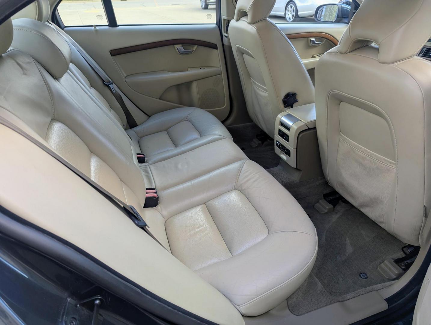 2009 Grey Metallic /Sandstone Beige Leather Volvo S80 T6 AWD (YV1AH992291) with an 3.0L L6 DOHC 24V TURBO engine, 6-Speed Automatic transmission, located at 603 Amelia Street, Plymouth, MI, 48170, (734) 459-5520, 42.378841, -83.464546 - Vehicles shown by appointment - Please call ahead - 734-459-5520, text 734-658-4573 or contact us via our web site at: http://www.selectmotors.com for complete Inventory, Photos, Videos and FREE Carfax Reports. Rare Find: 2009 Volvo S80 T6 AWD – Audiophile’s Dream Experience the perfect blen- Photo#8