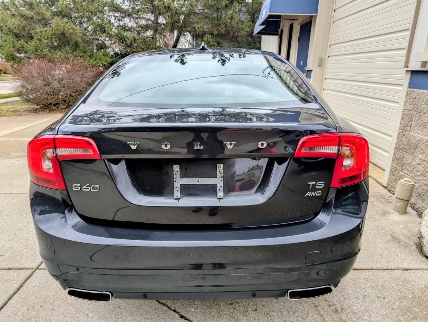 2015 Saville Grey Metallic /Black Leather Volvo S60 2.5 Platinum 4WD (YV1612TM3F1) with an 2.5L L5 DOHC 20V engine, 6-Speed Automatic transmission, located at 603 Amelia Street, Plymouth, MI, 48170, (734) 459-5520, 42.378841, -83.464546 - Vehicles shown by appointment - Please call ahead - 734-459-5520, text 734-658-4573 or contact us via our web site at: http://www.selectmotors.com for complete Inventory, Photos, Videos and FREE Carfax Reports. Rare Find: 2015.5 Volvo S60 T5 AWD Platinum Edition Pristine Condition | One Owner | L- Photo#3