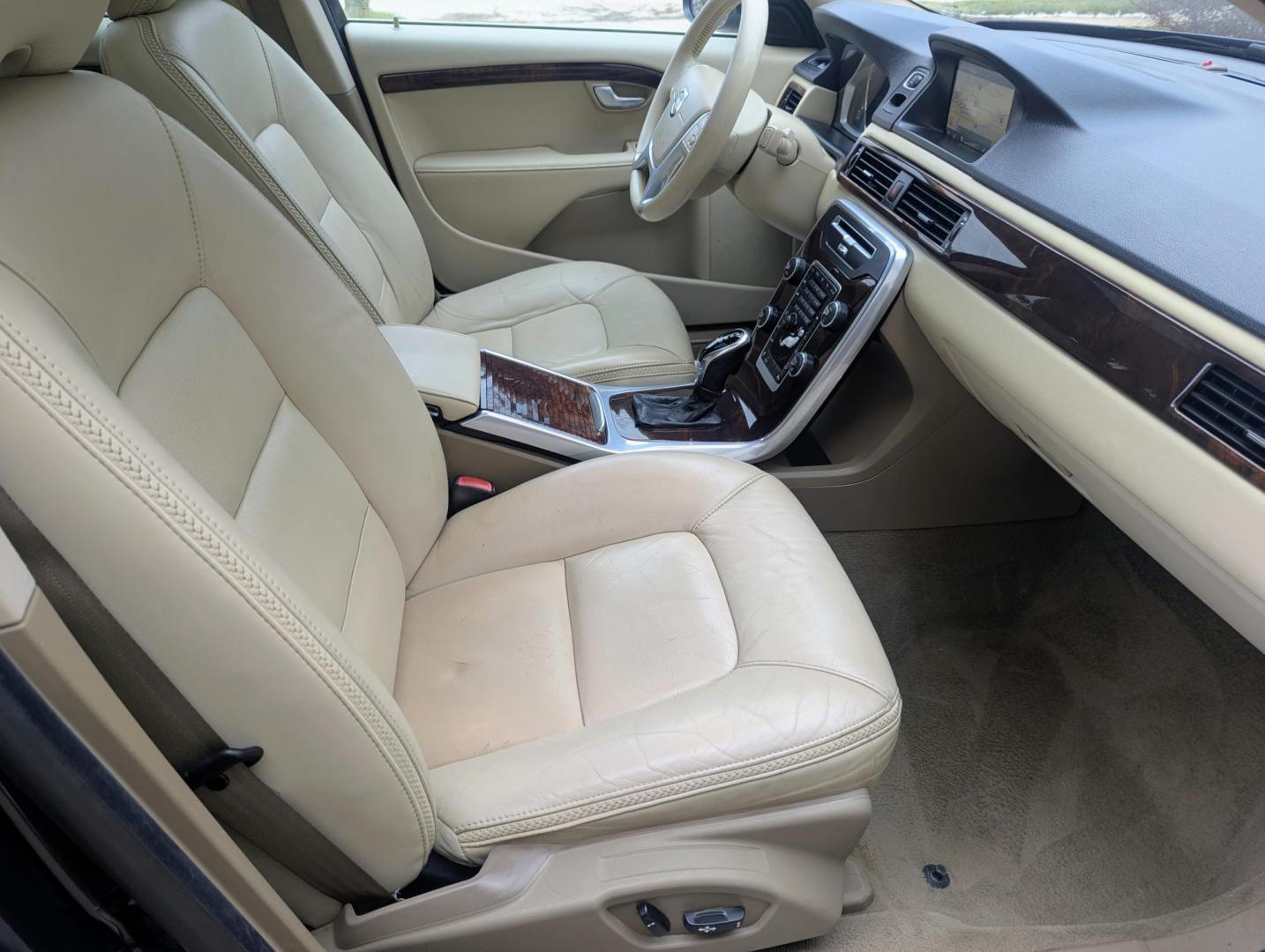 2015 Caspian Blue Metallic /Beige Volvo XC70 3.0 Platinum 4WD (YV4902ND4F1) with an 3.0L L6 DOHC 24V TURBO engine, 6-Speed Automatic transmission, located at 603 Amelia Street, Plymouth, MI, 48170, (734) 459-5520, 42.378841, -83.464546 - Vehicles shown by appointment - Please call ahead - 734-459-5520, text 734-658-4573 or contact us via our web site at: http://www.selectmotors.com for complete Inventory, Photos, Videos and FREE Carfax Reports. 2015 Volvo XC70 T6 Platinum – The Ultimate All-Weather Wagon Looking for the perfec - Photo#8