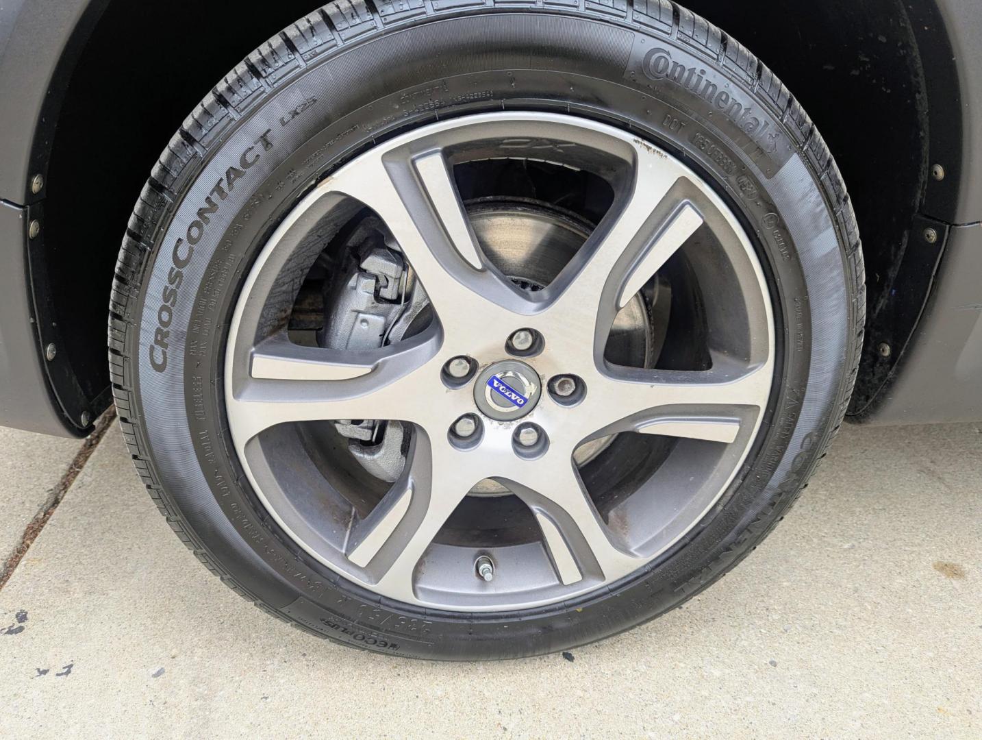 2015 Caspian Blue Metallic /Beige Volvo XC70 3.0 Platinum 4WD (YV4902ND4F1) with an 3.0L L6 DOHC 24V TURBO engine, 6-Speed Automatic transmission, located at 603 Amelia Street, Plymouth, MI, 48170, (734) 459-5520, 42.378841, -83.464546 - Vehicles shown by appointment - Please call ahead - 734-459-5520, text 734-658-4573 or contact us via our web site at: http://www.selectmotors.com for complete Inventory, Photos, Videos and FREE Carfax Reports. 2015 Volvo XC70 T6 Platinum – The Ultimate All-Weather Wagon Looking for the perfec - Photo#11