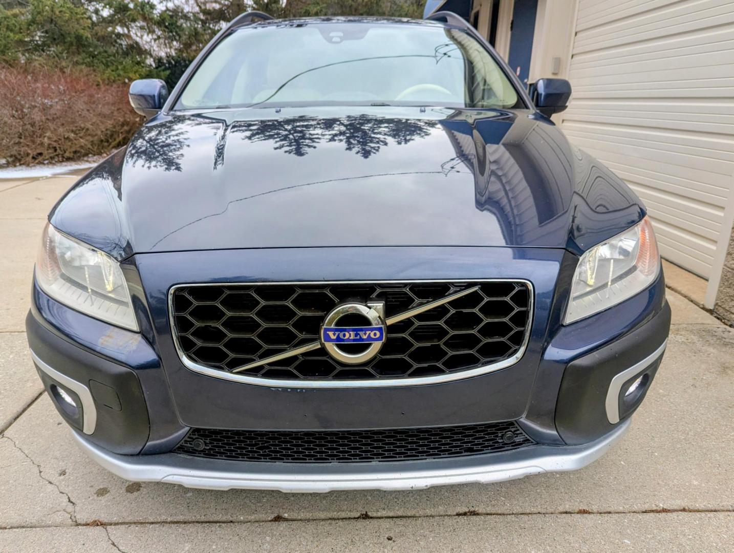 2015 Caspian Blue Metallic /Beige Volvo XC70 3.0 Platinum 4WD (YV4902ND4F1) with an 3.0L L6 DOHC 24V TURBO engine, 6-Speed Automatic transmission, located at 603 Amelia Street, Plymouth, MI, 48170, (734) 459-5520, 42.378841, -83.464546 - Vehicles shown by appointment - Please call ahead - 734-459-5520, text 734-658-4573 or contact us via our web site at: http://www.selectmotors.com for complete Inventory, Photos, Videos and FREE Carfax Reports. 2015 Volvo XC70 T6 Platinum – The Ultimate All-Weather Wagon Looking for the perfec - Photo#15