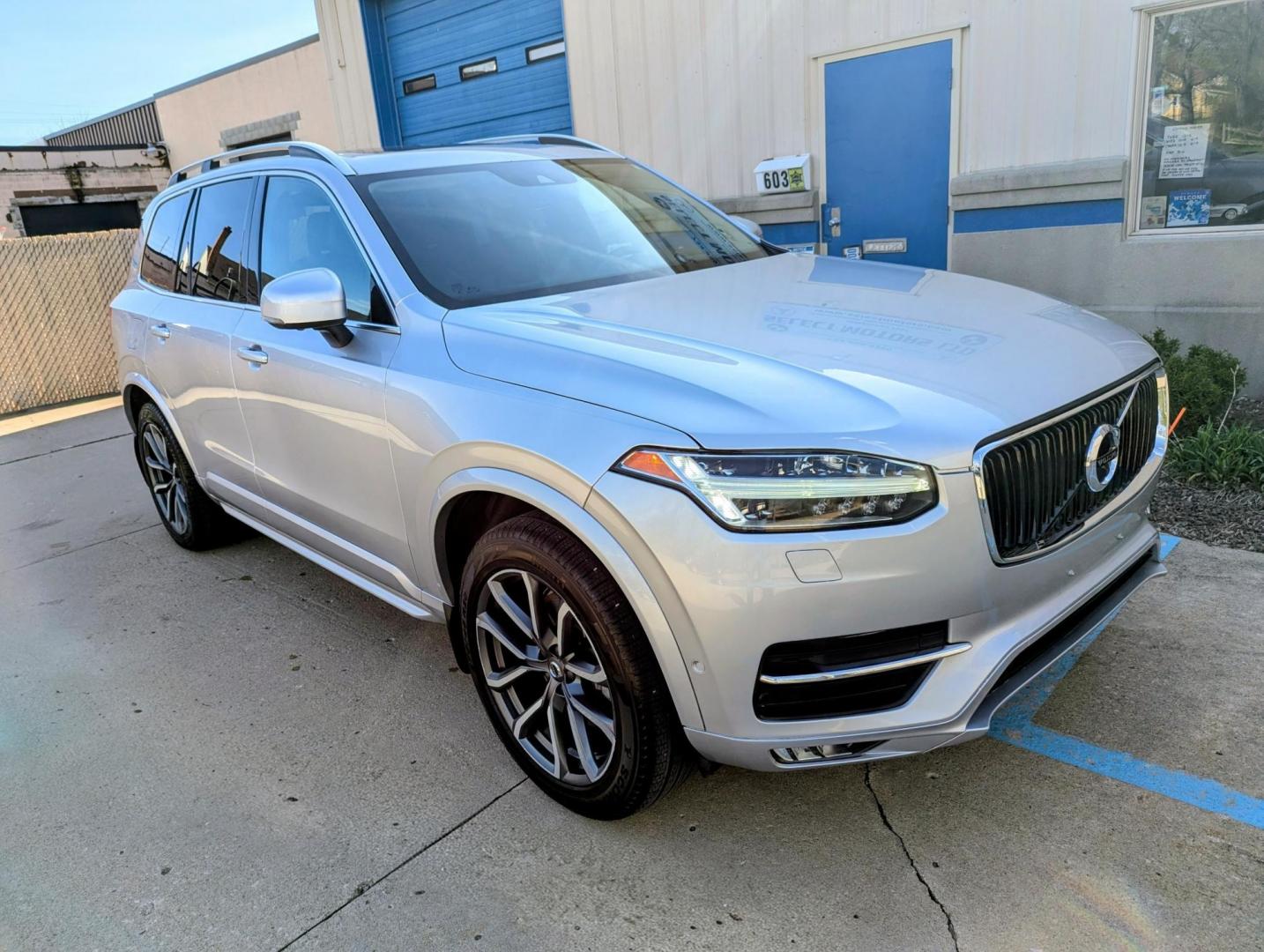 2016 Silver Metallic /Black Leather Volvo XC90 T6 Momentum (YV4A22PK5G1) with an 2.0L L4 DOHC 16V engine, 8A transmission, located at 603 Amelia Street, Plymouth, MI, 48170, (734) 459-5520, 42.378841, -83.464546 - Vehicles shown by appointment - Please call ahead - 734-459-5520, text 734-658-4573 or contact us via our web site at: http://www.selectmotors.com for complete Inventory, Photos, Videos and FREE Carfax Reports. 2016 Volvo XC90 T6 Momentum – Pristine One-Owner Luxury SUV Experience the perfect - Photo#11