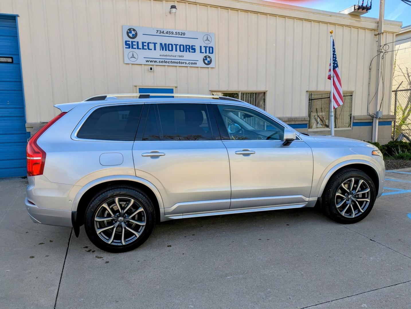 2016 Silver Metallic /Black Leather Volvo XC90 T6 Momentum (YV4A22PK5G1) with an 2.0L L4 DOHC 16V engine, 8A transmission, located at 603 Amelia Street, Plymouth, MI, 48170, (734) 459-5520, 42.378841, -83.464546 - Vehicles shown by appointment - Please call ahead - 734-459-5520, text 734-658-4573 or contact us via our web site at: http://www.selectmotors.com for complete Inventory, Photos, Videos and FREE Carfax Reports. 2016 Volvo XC90 T6 Momentum – Pristine One-Owner Luxury SUV Experience the perfect - Photo#12