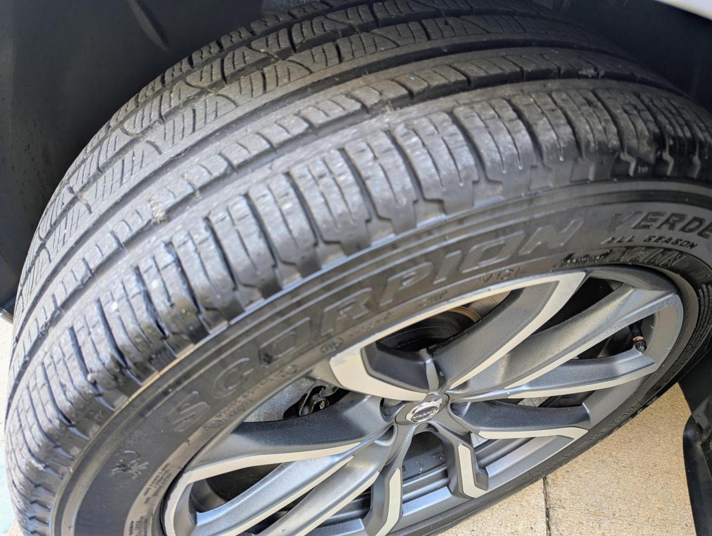 2016 Silver Metallic /Black Leather Volvo XC90 T6 Momentum (YV4A22PK5G1) with an 2.0L L4 DOHC 16V engine, 8A transmission, located at 603 Amelia Street, Plymouth, MI, 48170, (734) 459-5520, 42.378841, -83.464546 - Vehicles shown by appointment - Please call ahead - 734-459-5520, text 734-658-4573 or contact us via our web site at: http://www.selectmotors.com for complete Inventory, Photos, Videos and FREE Carfax Reports. 2016 Volvo XC90 T6 Momentum – Pristine One-Owner Luxury SUV Experience the perfect - Photo#16