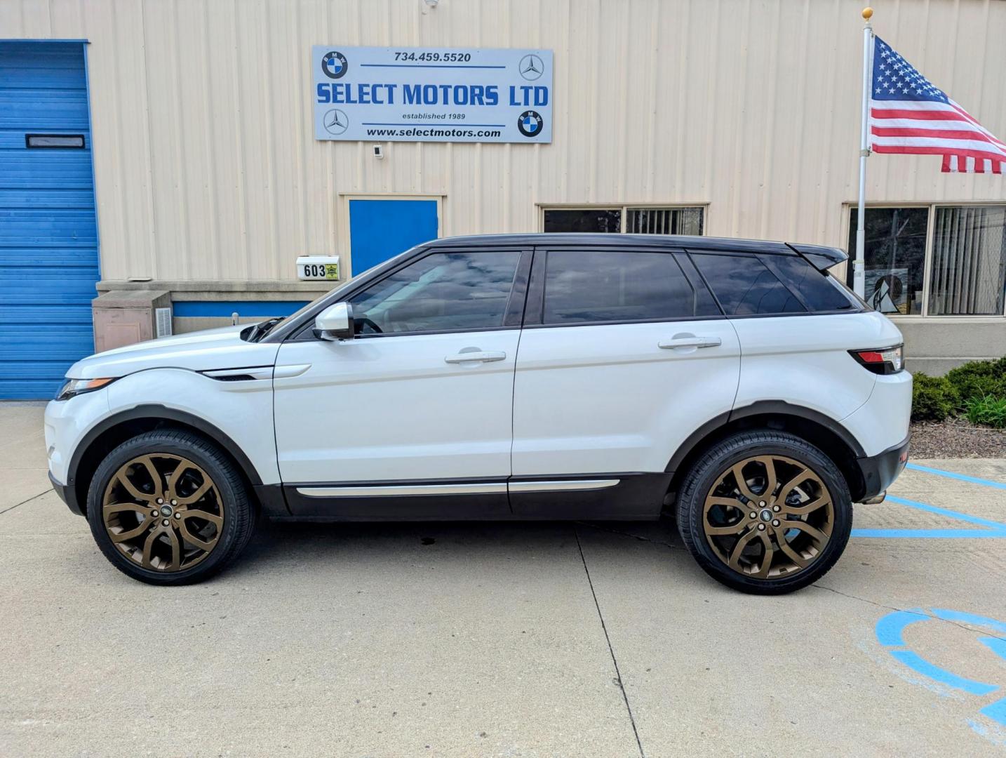 2015 White /Tan/Ivory/Espresso Land Rover Range Rover Evoque Prestige Premium 5-Door (SALVV2BG5FH) with an 2.0L L4 DOHC 24V TURBO engine, 9-Speed Automatic transmission, located at 603 Amelia Street, Plymouth, MI, 48170, (734) 459-5520, 42.378841, -83.464546 - Photo#2