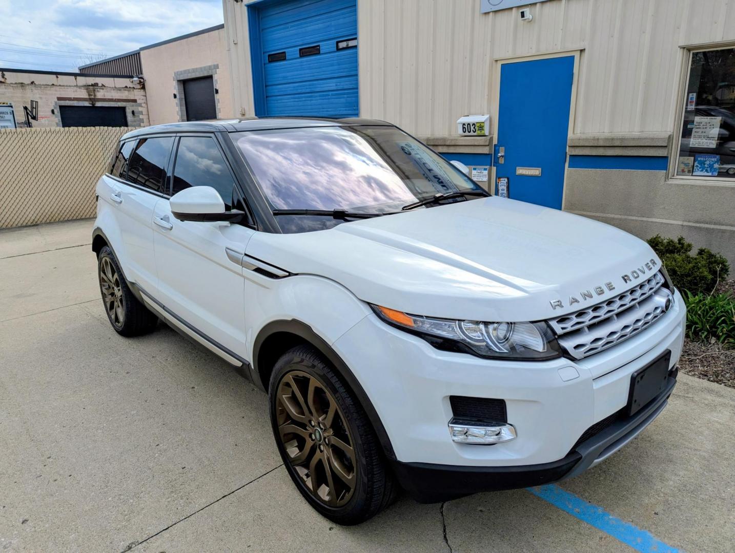 2015 White /Tan/Ivory/Espresso Land Rover Range Rover Evoque Prestige Premium 5-Door (SALVV2BG5FH) with an 2.0L L4 DOHC 24V TURBO engine, 9-Speed Automatic transmission, located at 603 Amelia Street, Plymouth, MI, 48170, (734) 459-5520, 42.378841, -83.464546 - Photo#11