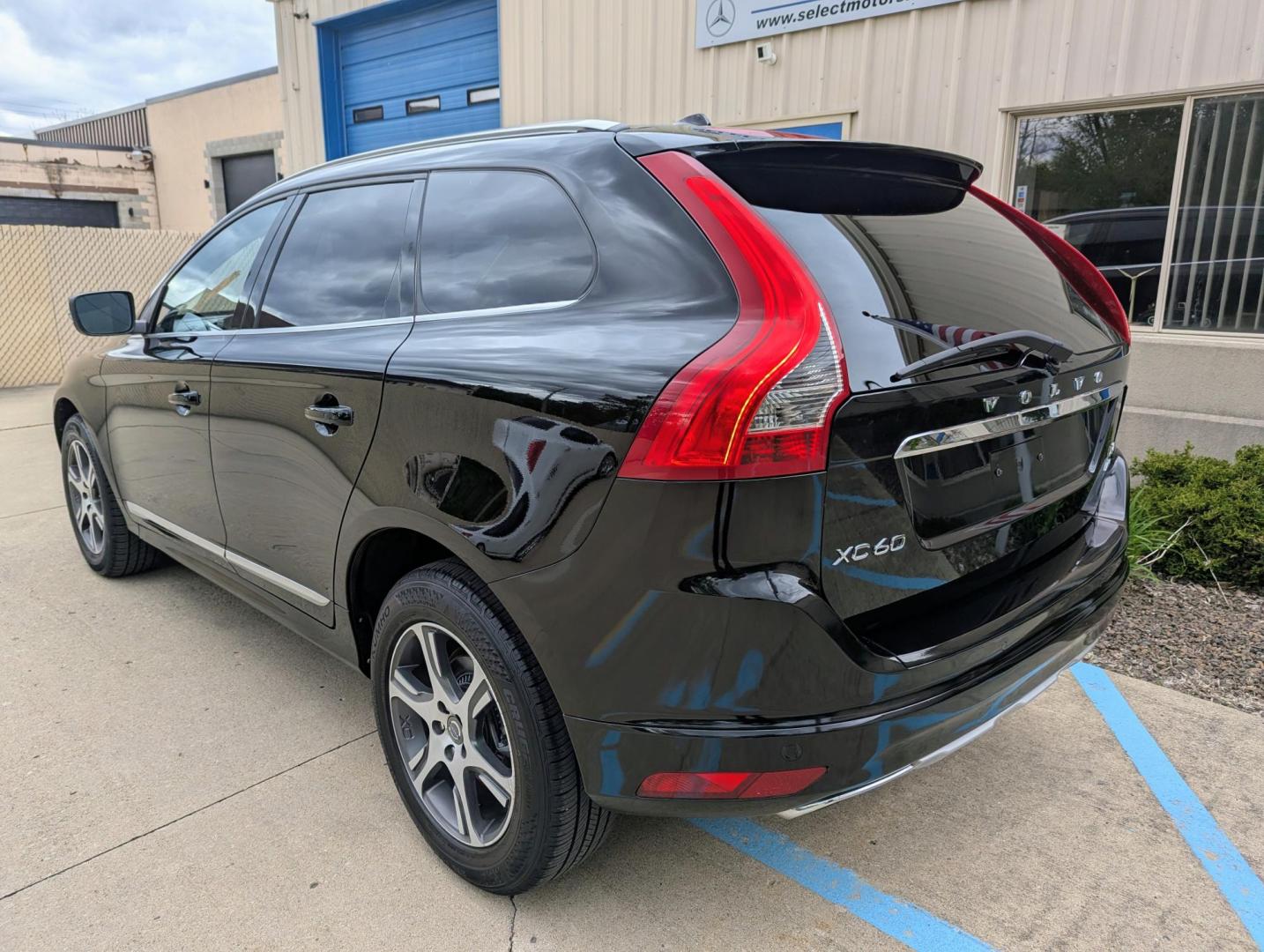 2015 Black /Black Leather Volvo XC60 T6 Premier AWD (YV4902RK6F2) with an 3.0L L6 DOHC 24V TURBO engine, 6-Speed Automatic transmission, located at 603 Amelia Street, Plymouth, MI, 48170, (734) 459-5520, 42.378841, -83.464546 - Vehicles shown by appointment - Please call ahead - 734-459-5520, text 734-658-4573 or contact us via our web site at: http://www.selectmotors.com for complete Inventory, Photos, Videos and FREE Carfax Reports. 2015.5 Volvo XC60 T6 AWD – Luxury, Power & Safety Price: $11,995 (Warranty Included - Photo#3
