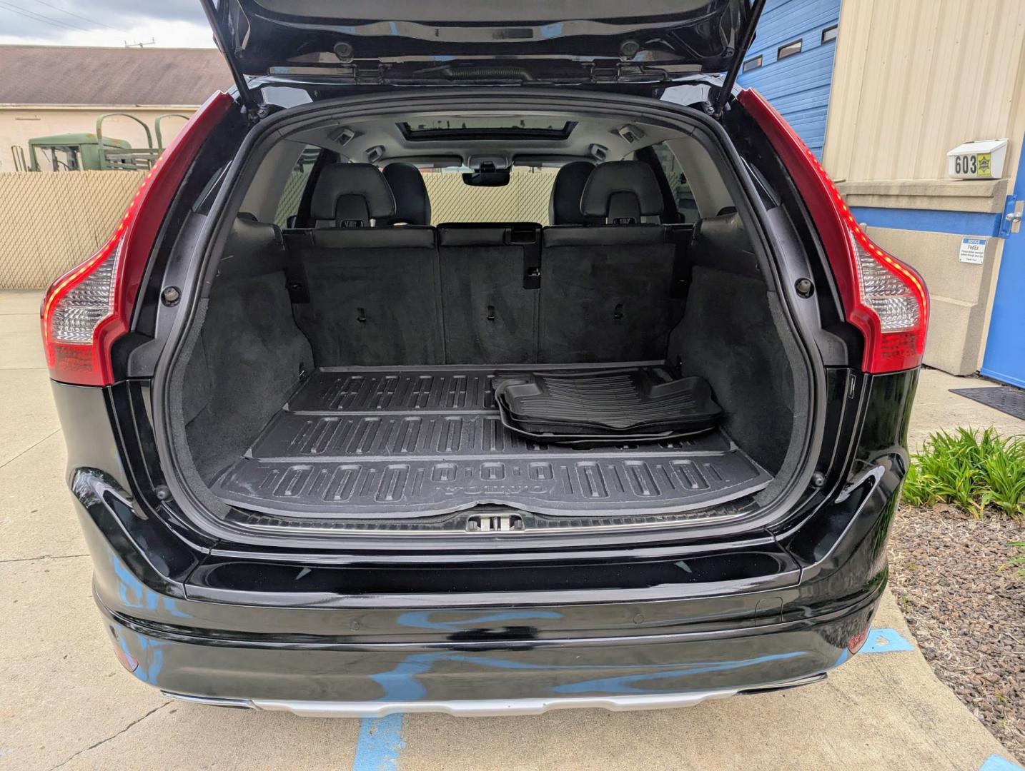 2015 Black /Black Leather Volvo XC60 T6 Premier AWD (YV4902RK6F2) with an 3.0L L6 DOHC 24V TURBO engine, 6-Speed Automatic transmission, located at 603 Amelia Street, Plymouth, MI, 48170, (734) 459-5520, 42.378841, -83.464546 - Vehicles shown by appointment - Please call ahead - 734-459-5520, text 734-658-4573 or contact us via our web site at: http://www.selectmotors.com for complete Inventory, Photos, Videos and FREE Carfax Reports. 2015.5 Volvo XC60 T6 AWD – Luxury, Power & Safety Price: $11,995 (Warranty Included - Photo#7