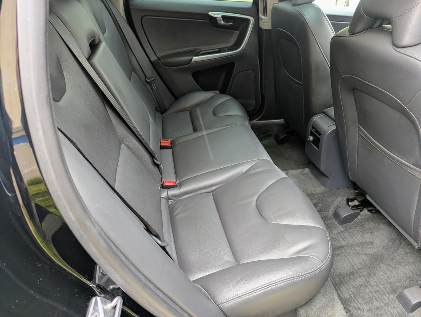 2015 Black /Black Leather Volvo XC60 T6 Premier AWD (YV4902RK6F2) with an 3.0L L6 DOHC 24V TURBO engine, 6-Speed Automatic transmission, located at 603 Amelia Street, Plymouth, MI, 48170, (734) 459-5520, 42.378841, -83.464546 - Vehicles shown by appointment - Please call ahead - 734-459-5520, text 734-658-4573 or contact us via our web site at: http://www.selectmotors.com for complete Inventory, Photos, Videos and FREE Carfax Reports. 2015.5 Volvo XC60 T6 AWD – Luxury, Power & Safety Price: $11,995 (Warranty Included - Photo#9