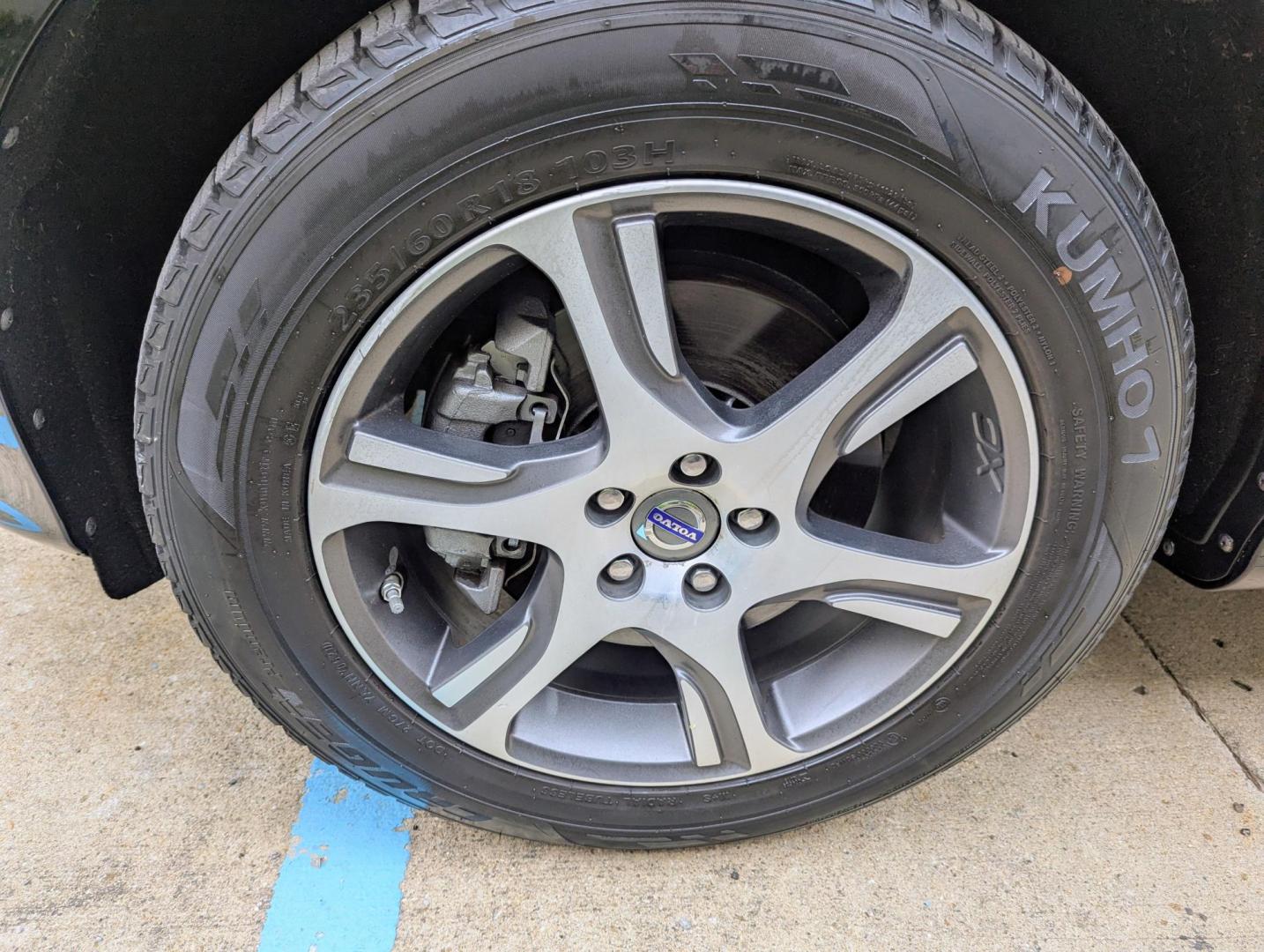 2015 Black /Black Leather Volvo XC60 T6 Premier AWD (YV4902RK6F2) with an 3.0L L6 DOHC 24V TURBO engine, 6-Speed Automatic transmission, located at 603 Amelia Street, Plymouth, MI, 48170, (734) 459-5520, 42.378841, -83.464546 - Vehicles shown by appointment - Please call ahead - 734-459-5520, text 734-658-4573 or contact us via our web site at: http://www.selectmotors.com for complete Inventory, Photos, Videos and FREE Carfax Reports. 2015.5 Volvo XC60 T6 AWD – Luxury, Power & Safety Price: $11,995 (Warranty Included - Photo#15