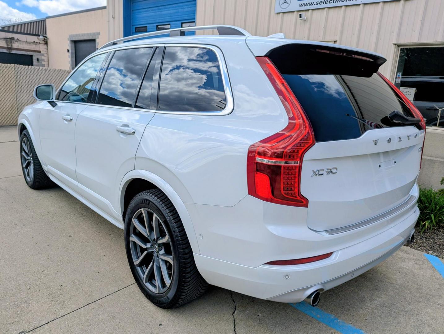 2019 White /Black Leather Volvo XC90 T5 Momentum (YV4102PK8K1) with an 2.0L L4 DOHC 16V engine, 8A transmission, located at 603 Amelia Street, Plymouth, MI, 48170, (734) 459-5520, 42.378841, -83.464546 - Vehicles shown by appointment - Please call ahead - 734-459-5520, text 734-658-4573 or contact us via our web site at: http://www.selectmotors.com for complete Inventory, Photos, Videos and FREE Carfax Reports. 2019 Volvo XC90 T5 Momentum – One Owner, Impeccable Condition Price: $17,995 Milea - Photo#2