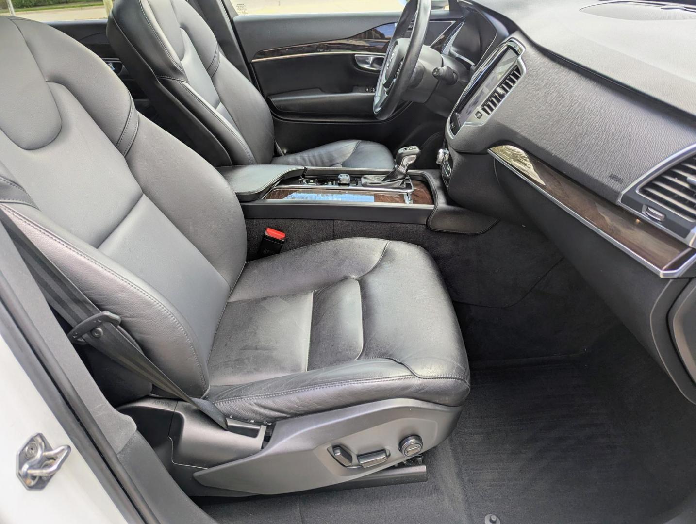 2019 White /Black Leather Volvo XC90 T5 Momentum (YV4102PK8K1) with an 2.0L L4 DOHC 16V engine, 8A transmission, located at 603 Amelia Street, Plymouth, MI, 48170, (734) 459-5520, 42.378841, -83.464546 - Vehicles shown by appointment - Please call ahead - 734-459-5520, text 734-658-4573 or contact us via our web site at: http://www.selectmotors.com for complete Inventory, Photos, Videos and FREE Carfax Reports. 2019 Volvo XC90 T5 Momentum – One Owner, Impeccable Condition Price: $17,995 Milea - Photo#3