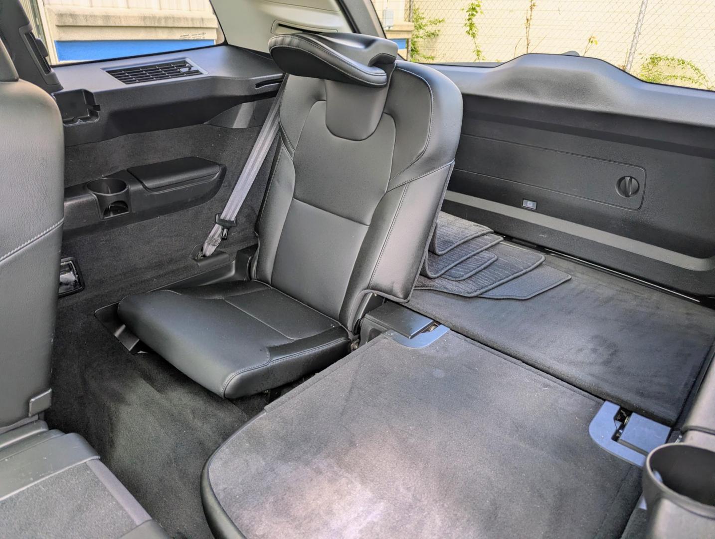 2019 White /Black Leather Volvo XC90 T5 Momentum (YV4102PK8K1) with an 2.0L L4 DOHC 16V engine, 8A transmission, located at 603 Amelia Street, Plymouth, MI, 48170, (734) 459-5520, 42.378841, -83.464546 - Vehicles shown by appointment - Please call ahead - 734-459-5520, text 734-658-4573 or contact us via our web site at: http://www.selectmotors.com for complete Inventory, Photos, Videos and FREE Carfax Reports. 2019 Volvo XC90 T5 Momentum – One Owner, Impeccable Condition Price: $17,995 Milea - Photo#5