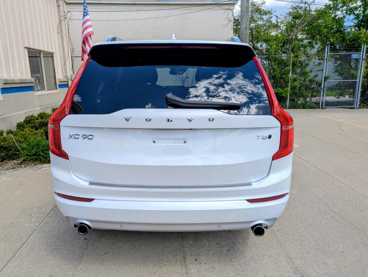 2019 White /Black Leather Volvo XC90 T5 Momentum (YV4102PK8K1) with an 2.0L L4 DOHC 16V engine, 8A transmission, located at 603 Amelia Street, Plymouth, MI, 48170, (734) 459-5520, 42.378841, -83.464546 - Vehicles shown by appointment - Please call ahead - 734-459-5520, text 734-658-4573 or contact us via our web site at: http://www.selectmotors.com for complete Inventory, Photos, Videos and FREE Carfax Reports. 2019 Volvo XC90 T5 Momentum – One Owner, Impeccable Condition Price: $17,995 Milea - Photo#8